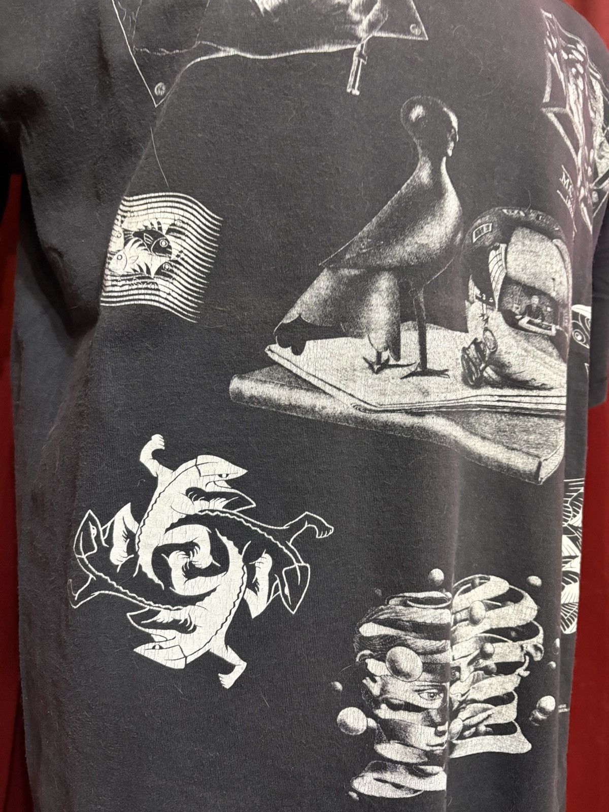 Vintage Vintage MC Escher Tshirt 90’s All Over Print Art Tee Duality Size US XL / EU 56 / 4 - 5 Thumbnail