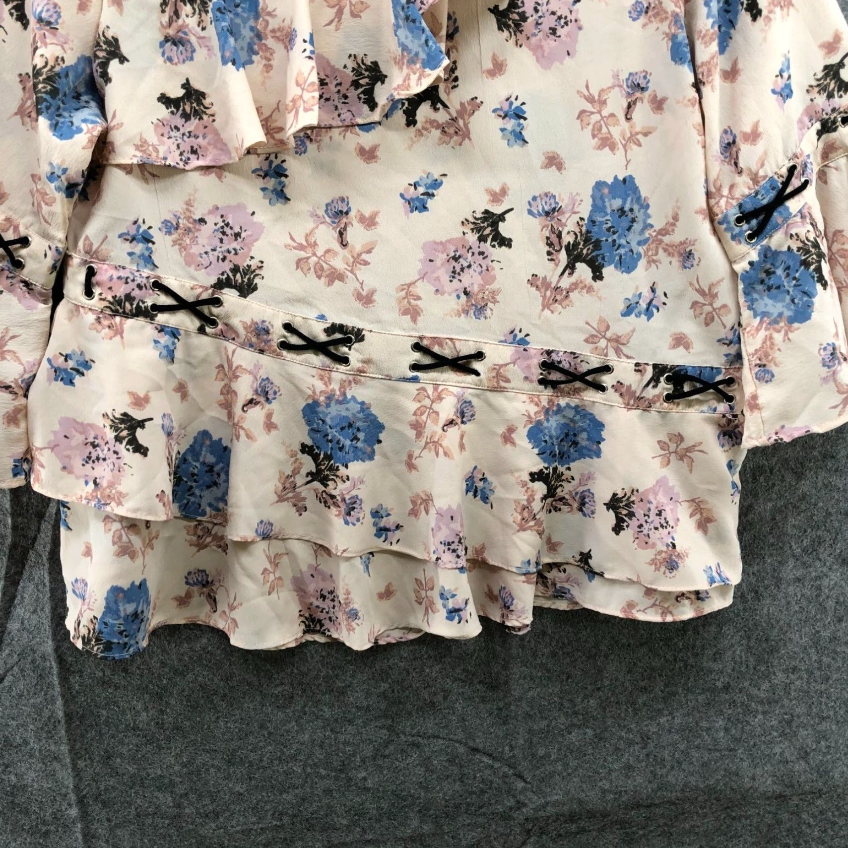 Asos ASOS Blouse Womens 2 Cream Floral 3/4 Bell Sleeve Asymmetric Tiered Ruffle Size XS / US 0-2 / IT 36-38 - 4 Thumbnail