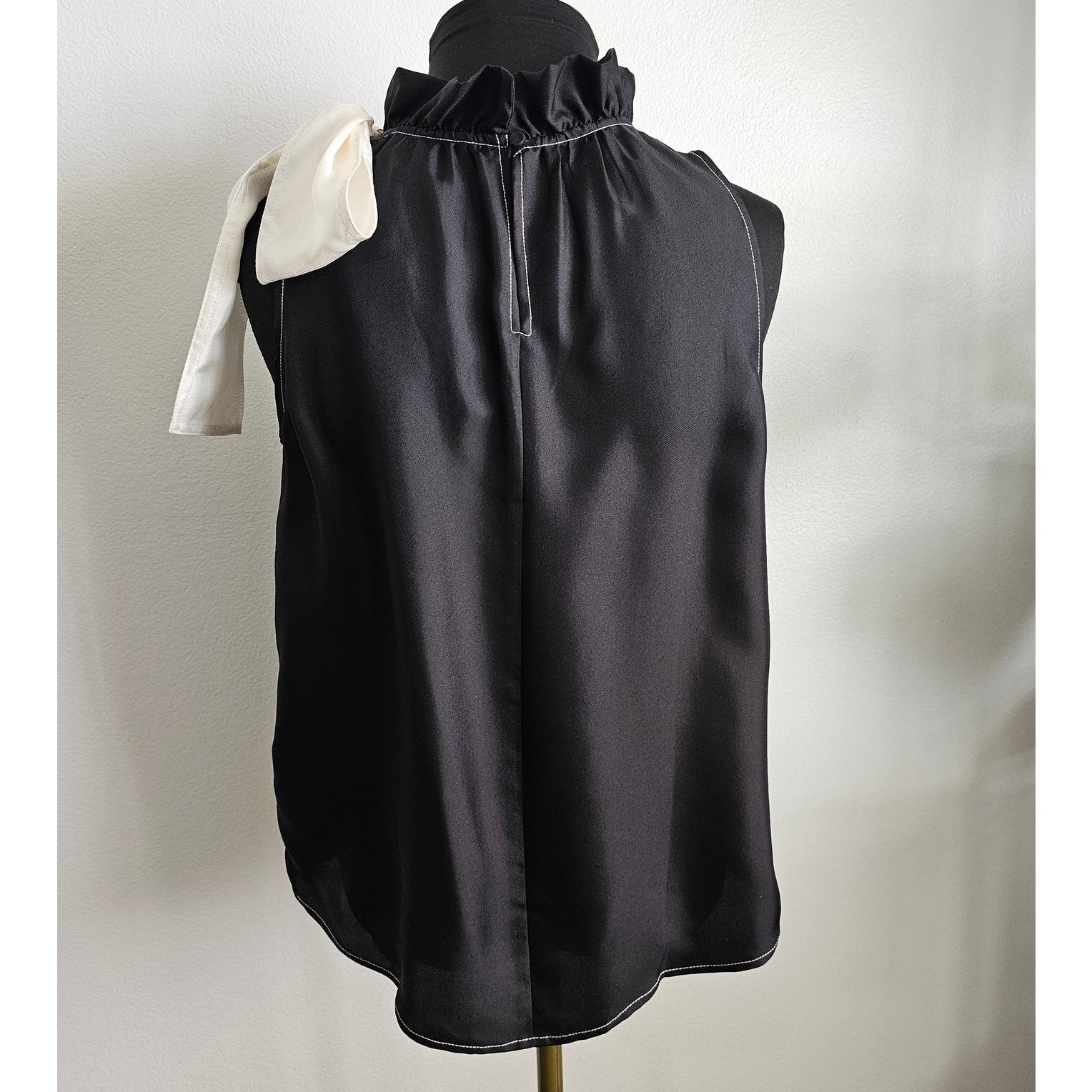 J.Crew J. CREW COLLECTION Sleeveless Blouse w/Cream Shoulder Bow XS Size XS / US 0-2 / IT 36-38 - 5 Thumbnail