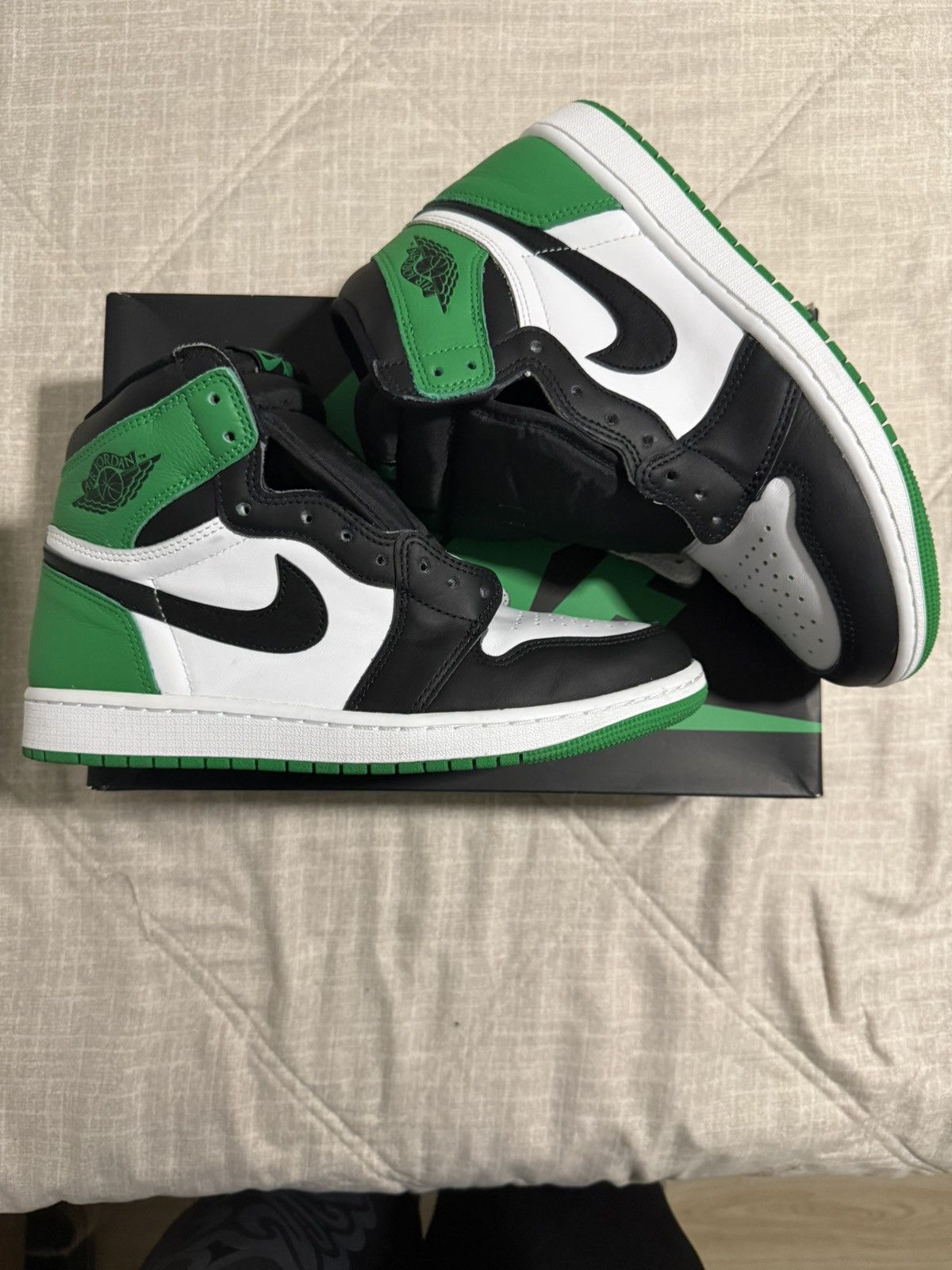 Nike Jordan 1 High Lucky Green Size US 9 / EU 42 - 7 Thumbnail