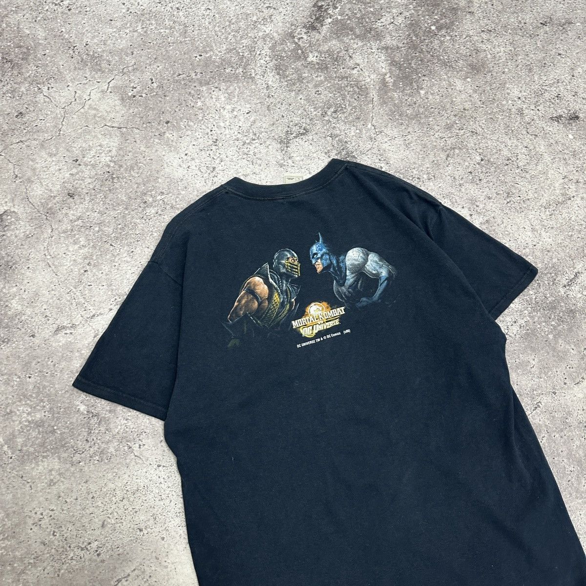 DC Comics Vintage 00s Mortal Kombat vs DC Universe Batman tee y2k Game Size US L / EU 52-54 / 3 - 5 Thumbnail