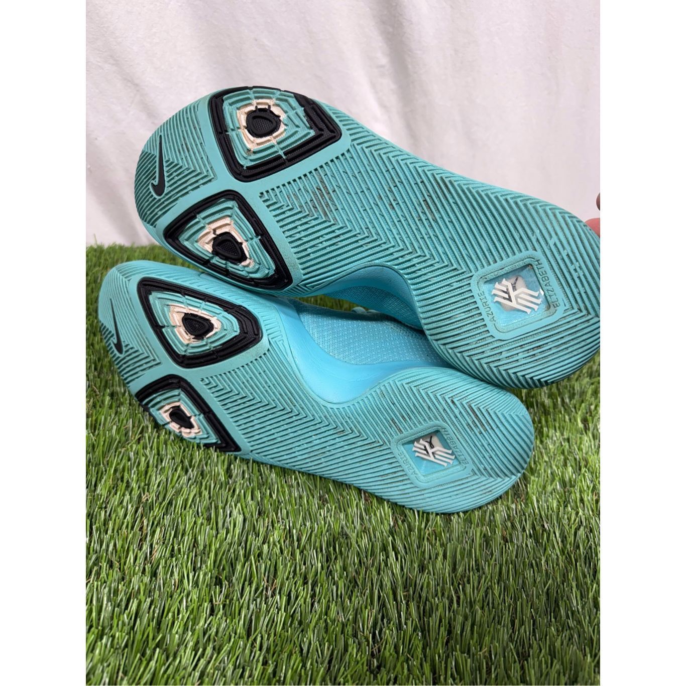 Nike Size 10 - Nike Kyrie 3 Tiffany - 852395-401 RARE Blue Size US 10 / EU 43 - 7 Thumbnail