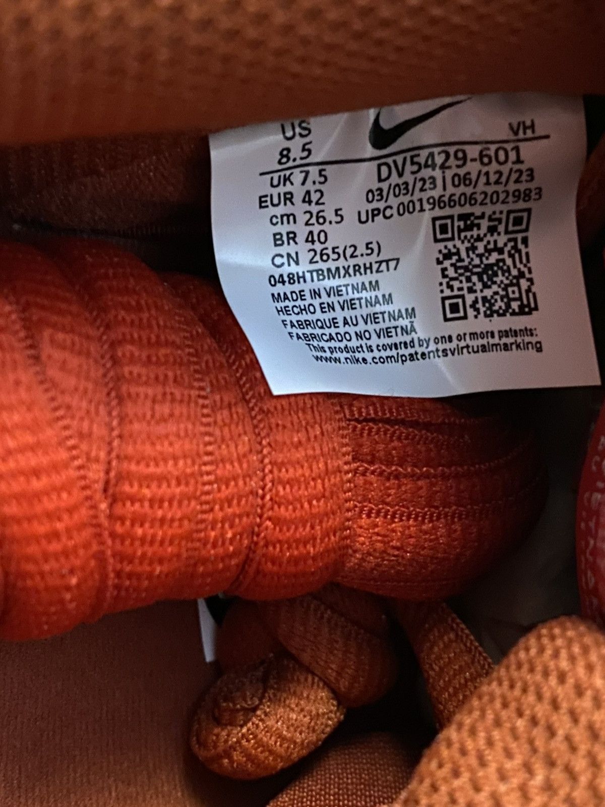 Nike Nike SB Dunk Low PRM (MYSTIC RED) Size US 8.5 / EU 41-42 - 6 Thumbnail