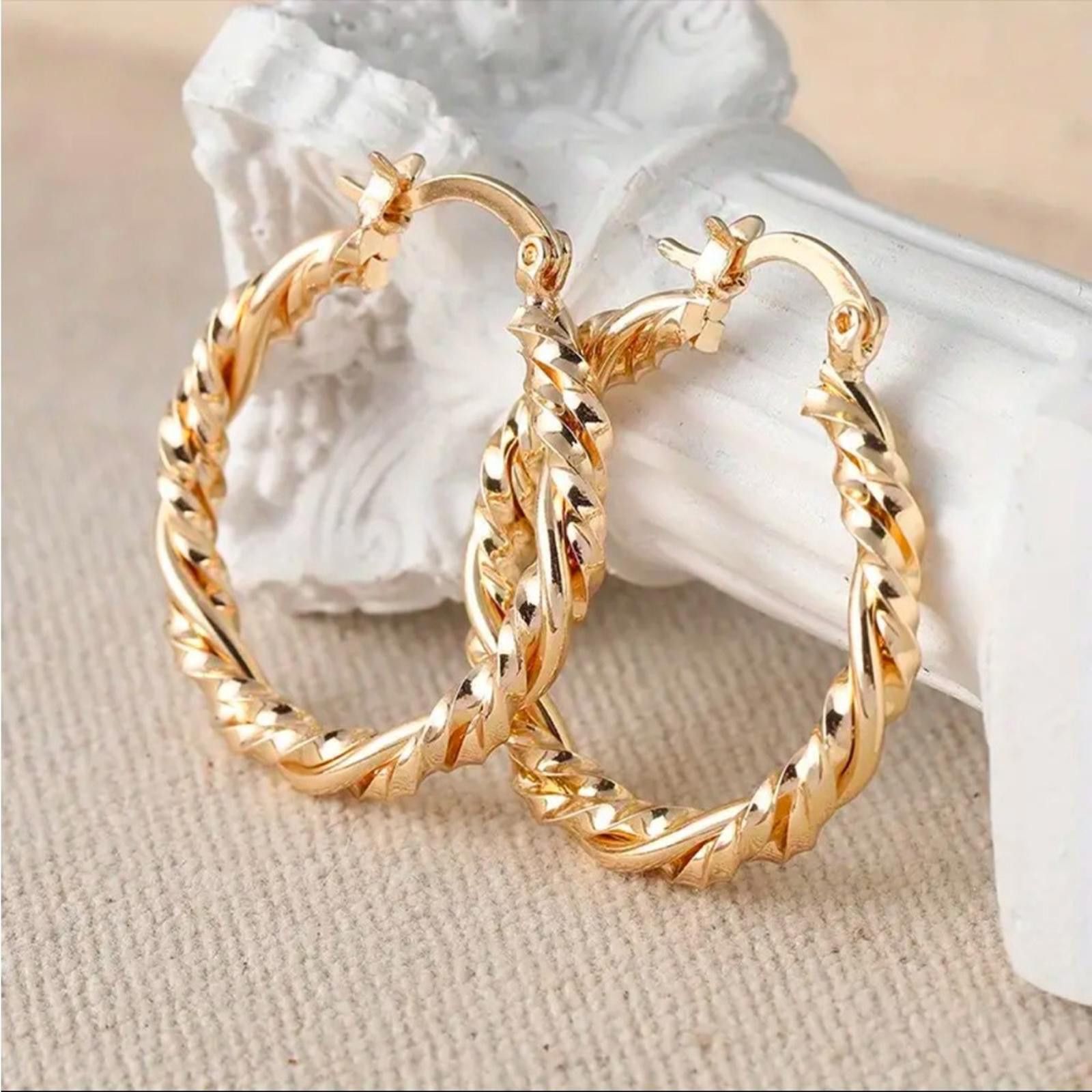 Designer Twisted Gold Hoop Earrings NWT Size ONE SIZE - 1 Thumbnail