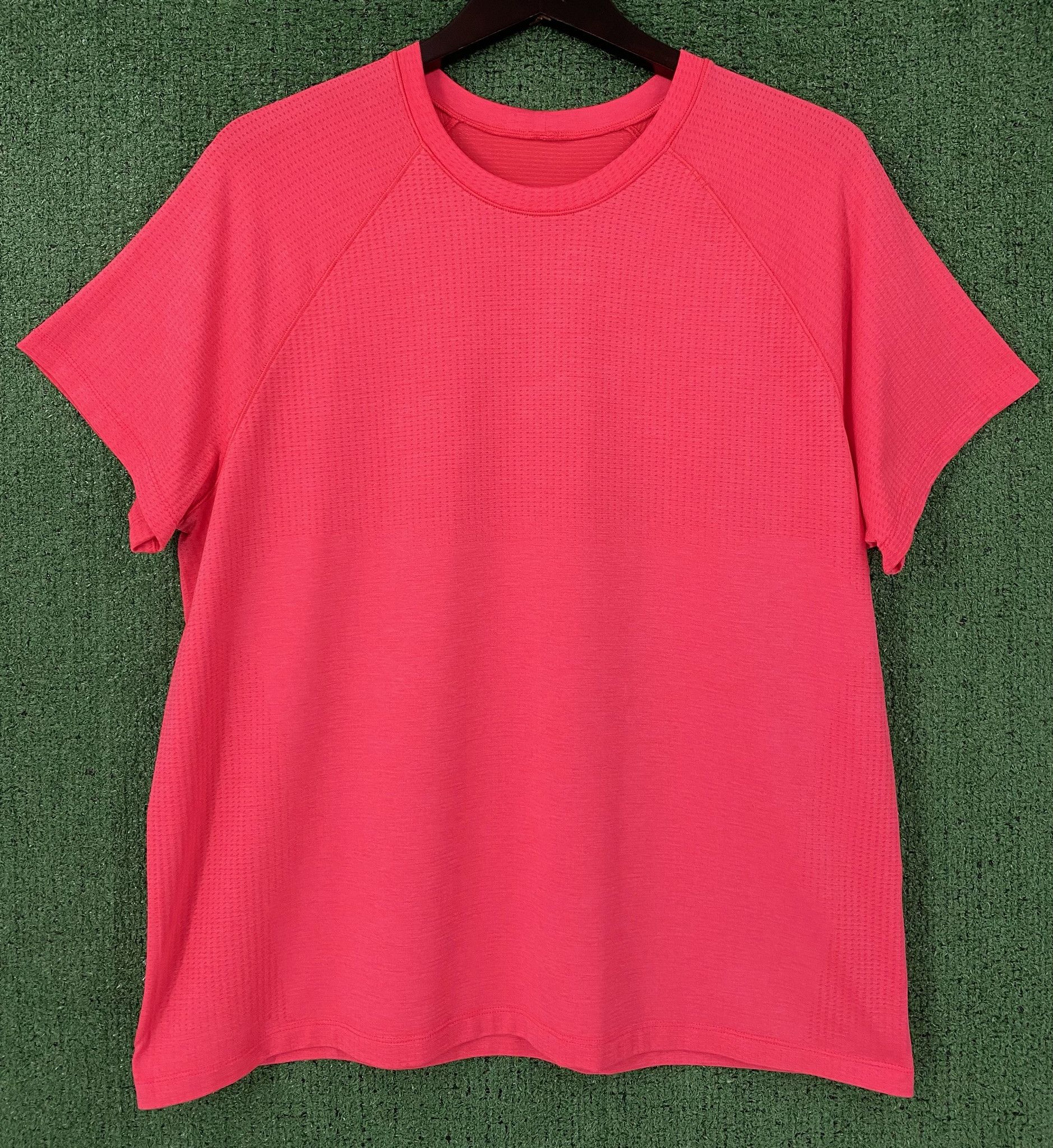 Lululemon Lululemon Metal Vent Tech Hot Pink Short Sleeve Shirt XL Size US XL / EU 56 / 4 - 1 Thumbnail