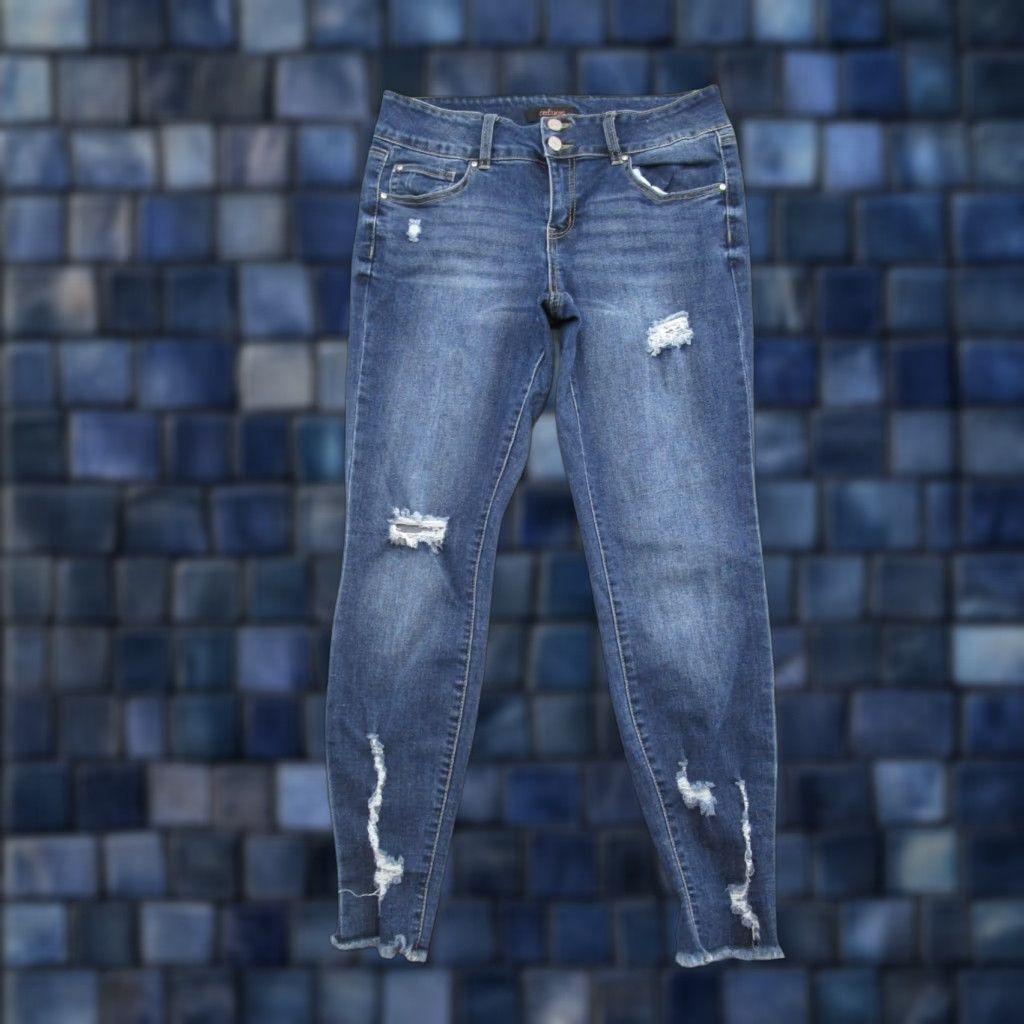 Denime Refuge Jeans Distressed Stretch Denim in Size 8 Blue Ankle Shirt? Size 30" / US 8 / IT 44 - 1 Thumbnail