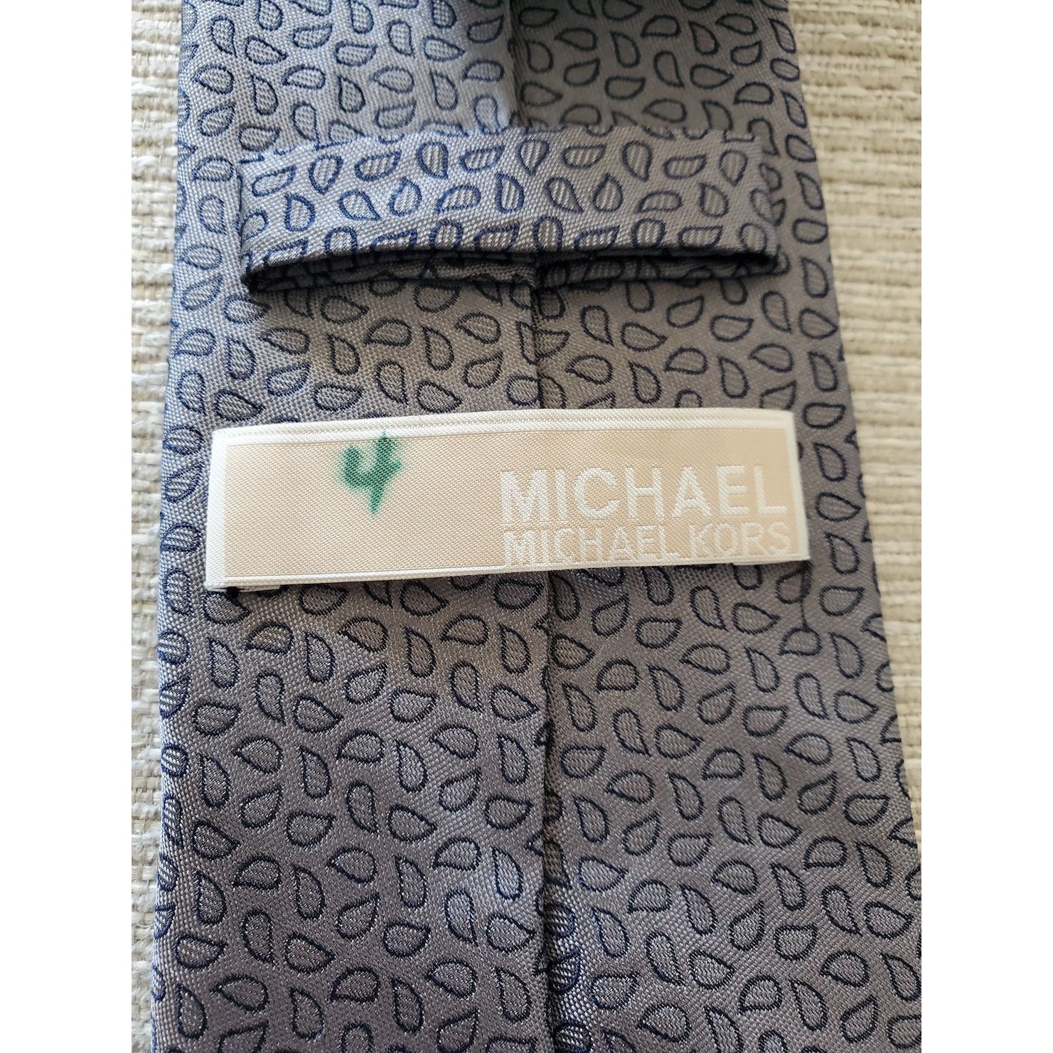 Michael Kors Michael Kors Gray Paisley 100% Silk Neck Tie Size ONE SIZE - 3 Thumbnail