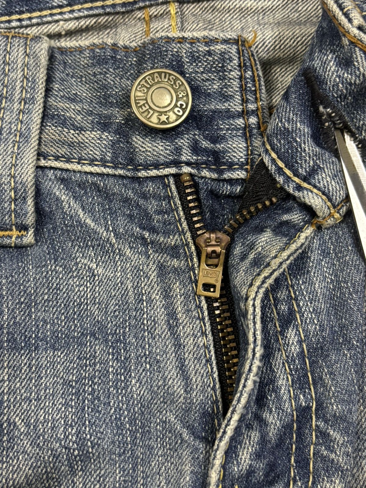 Levi's Vintage Levis 507 Cracked Wash Flare Distressed Cargo Jeans Size US 29 - 19 Thumbnail