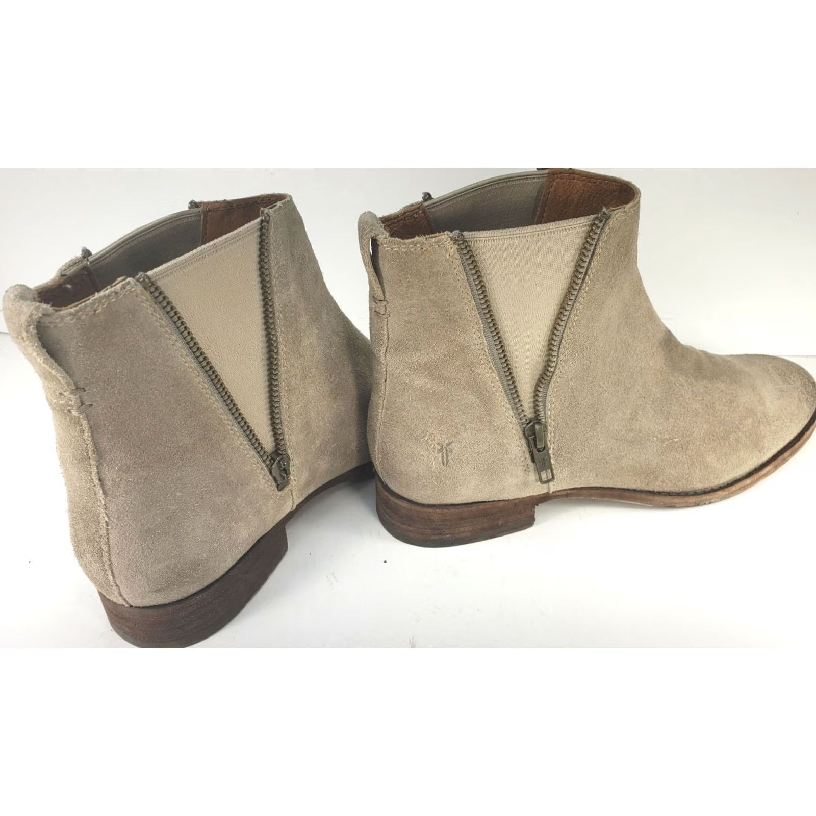 Frye Frye Carly Ankle Boots TAUPE GREY BEIGE Beige Leather 9.5M Zip Boots Womens Car Theme Low Heel/Booties Size US 10 / IT 40 - 4 Thumbnail
