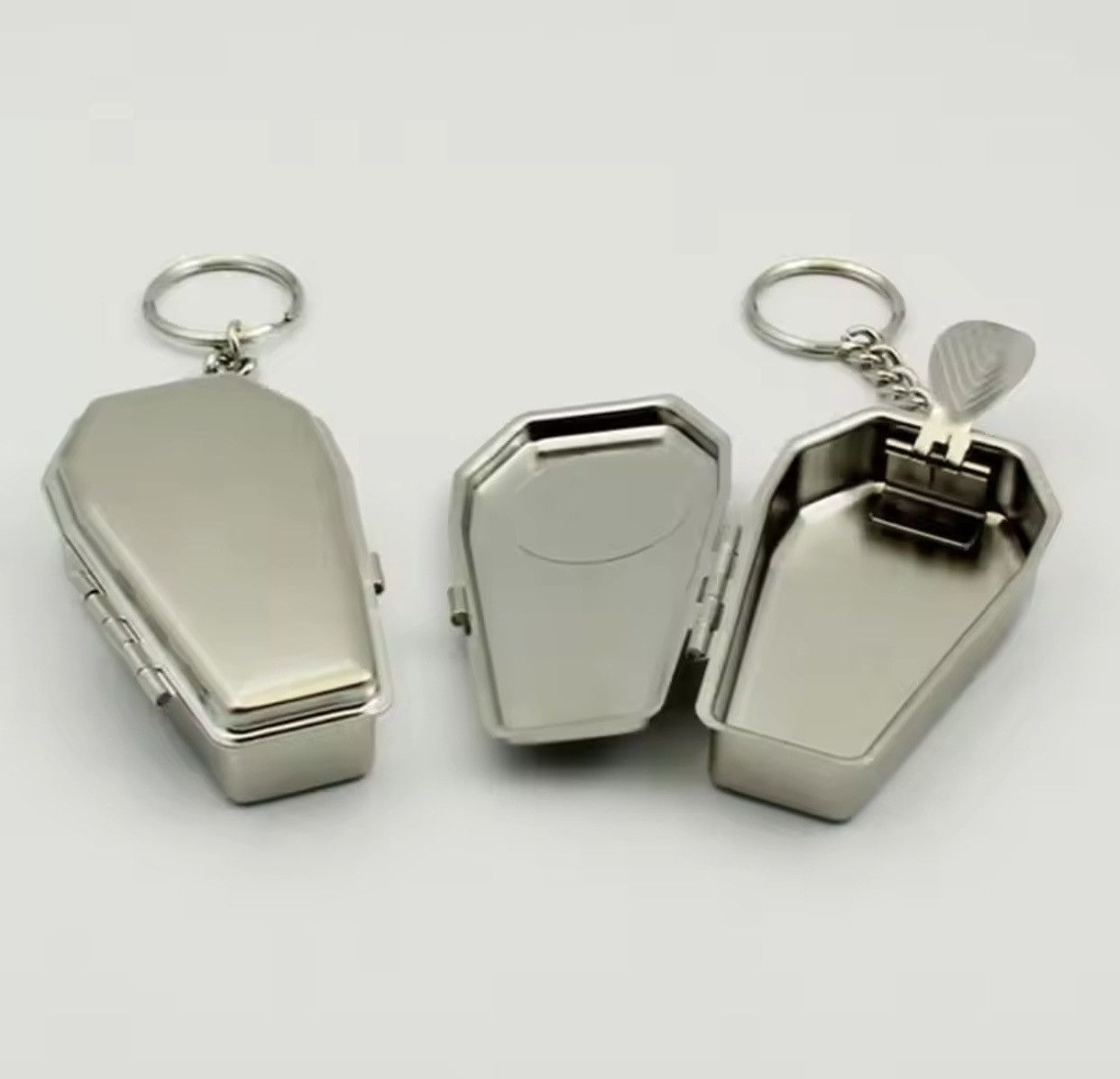 Vintage Mini Casket Ashtray with Keychain Stylish Windproof Metal Size ONE SIZE - 4 Thumbnail