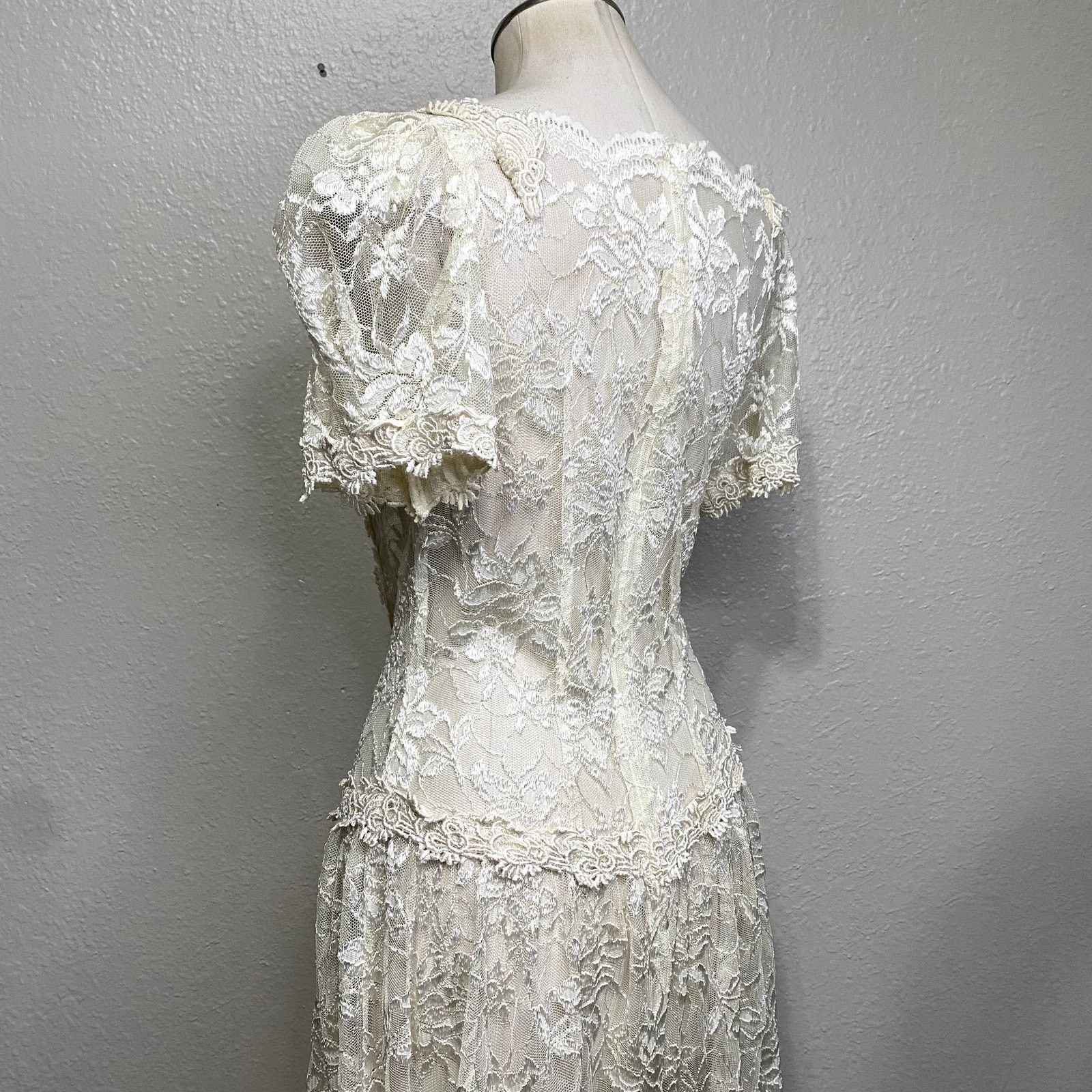 Other Beautiful VIntage 60's Sheer Lace Beaded Wedding Dress Size L / US 10 / IT 46 - 16 Thumbnail