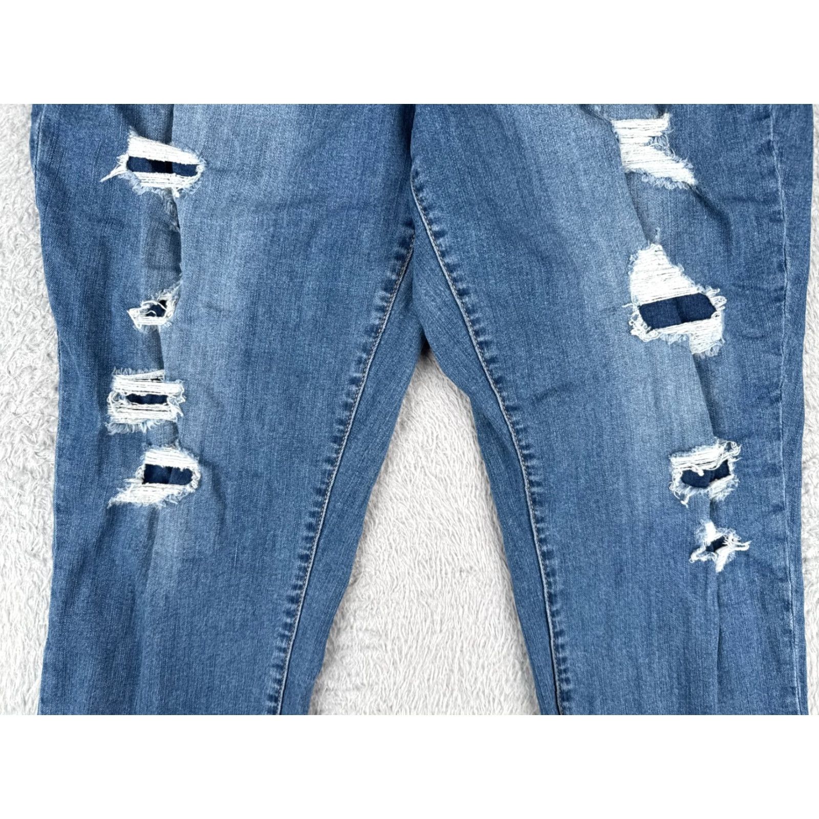 Vintage Maurices Jeans Womens 16W Capri Blue Denim Distressed Raw Hem Cotton 36x23 Size 38" / US 16 / IT 52 - 3 Thumbnail