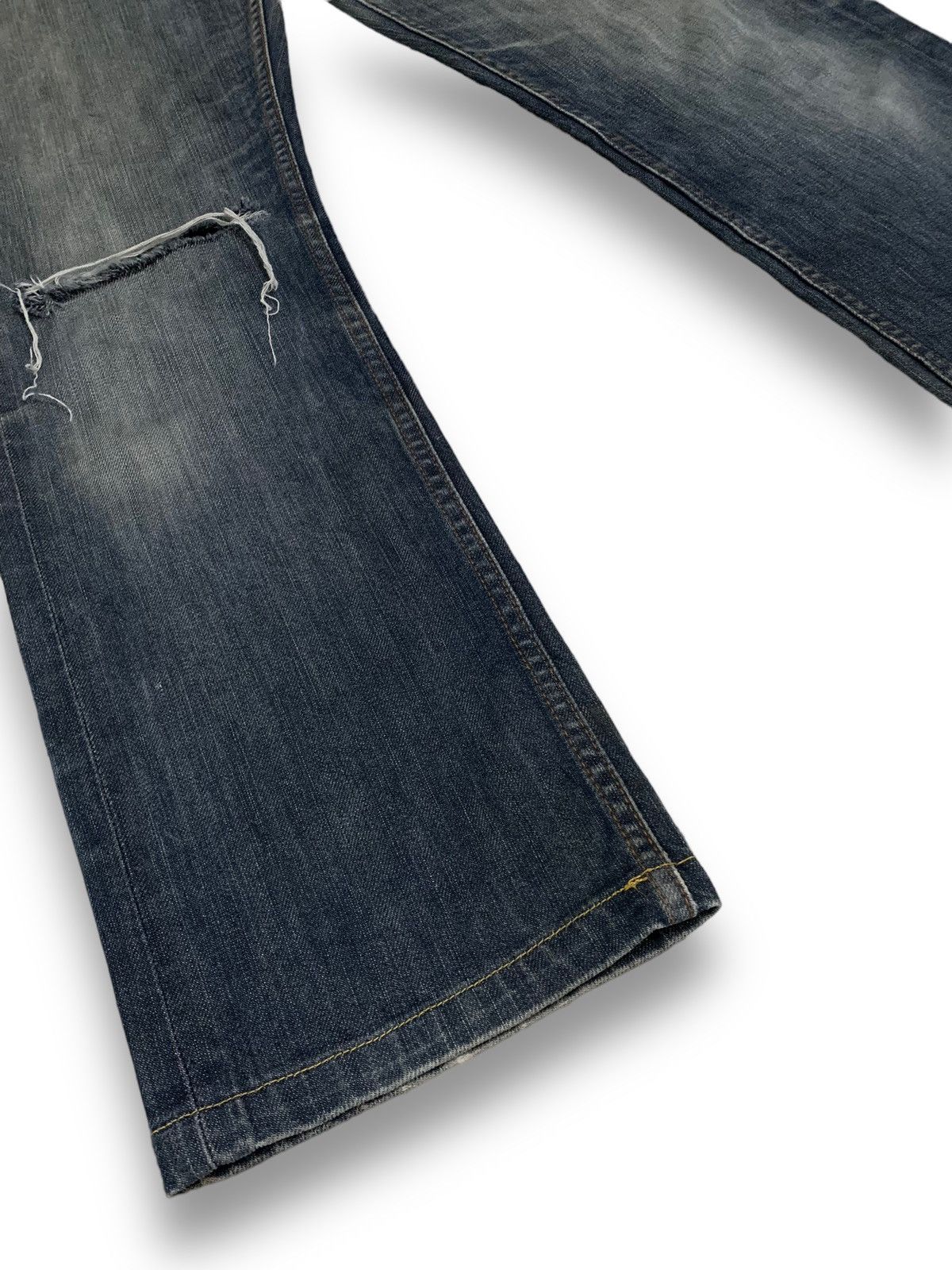Undercover × Uniqlo Vintage Y2K Uniqlo UJ Faded Straight Leg Distressed Jeans Size US 29 - 11 Thumbnail