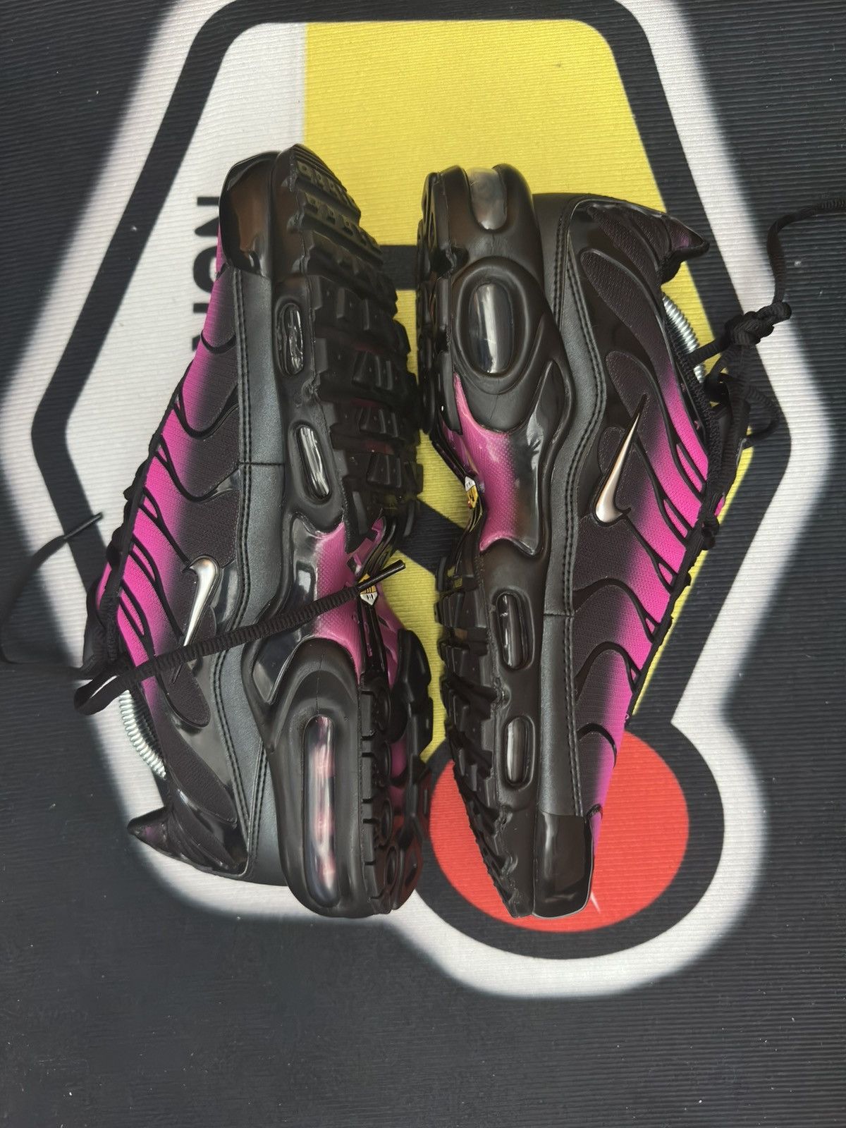 Nike Nike Air Max Plus Black/pink Size US 9 / EU 42 - 7 Thumbnail