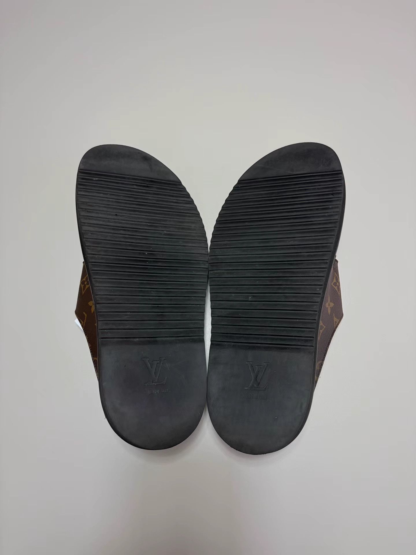 Louis Vuitton LOUIS VUITTON Monogram Logo Birkenstock-style Sandals K1 Size US 7 / EU 40 - 6 Thumbnail