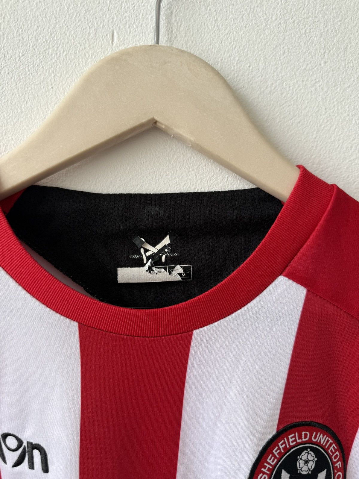 Macron × Vintage Macron Sheffield United 2011/2012 Home Jersey Size US M / EU 48-50 / 2 - 8 Thumbnail