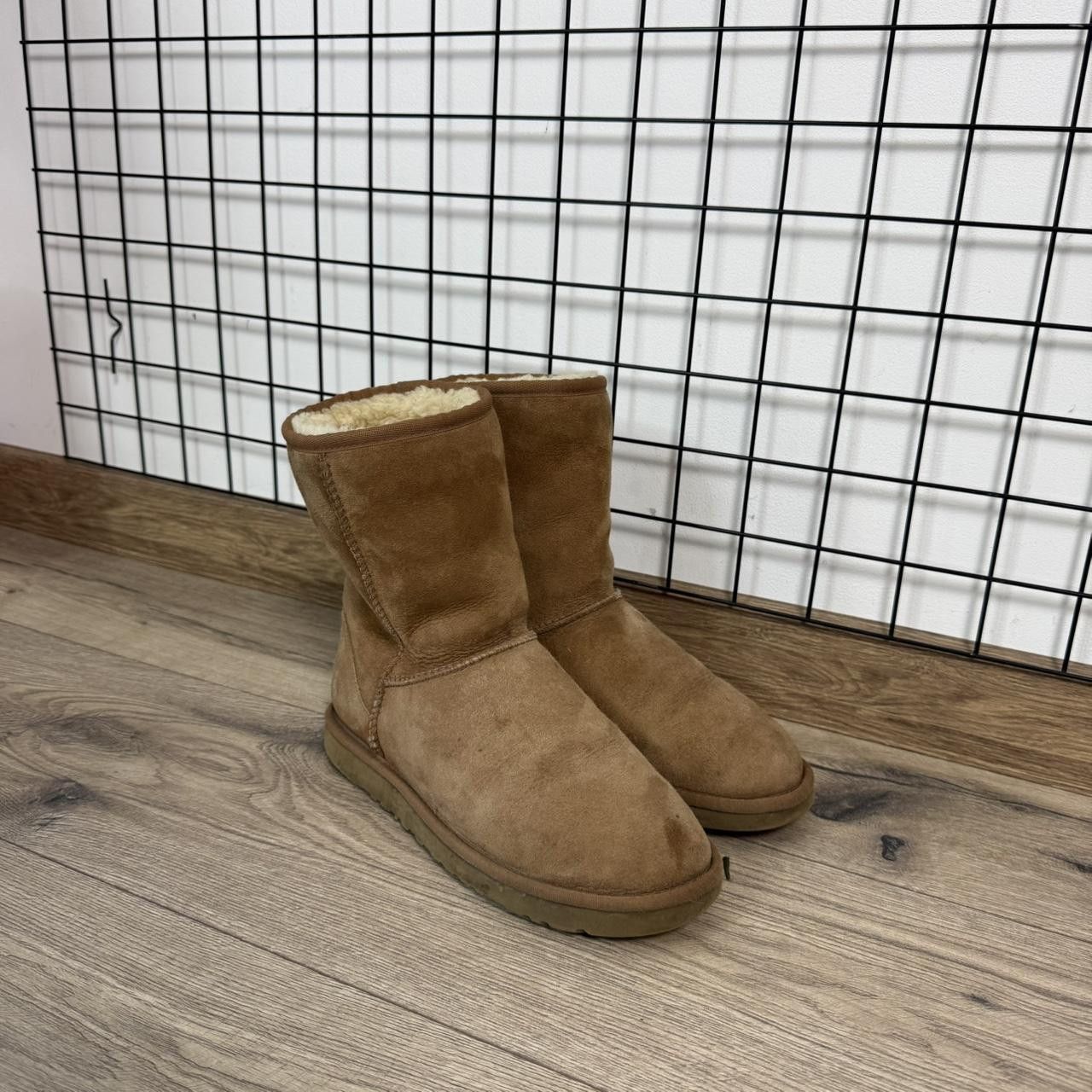 Ugg UGG AUSTRALIA WOMANS HIGH TOP SHOES Size US 7 / IT 37 - 3 Thumbnail