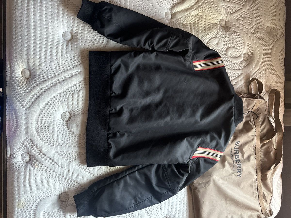 Burberry BURBERRY VARSITY BOMBER JACKET Size US S / EU 44-46 / 1 - 4 Thumbnail