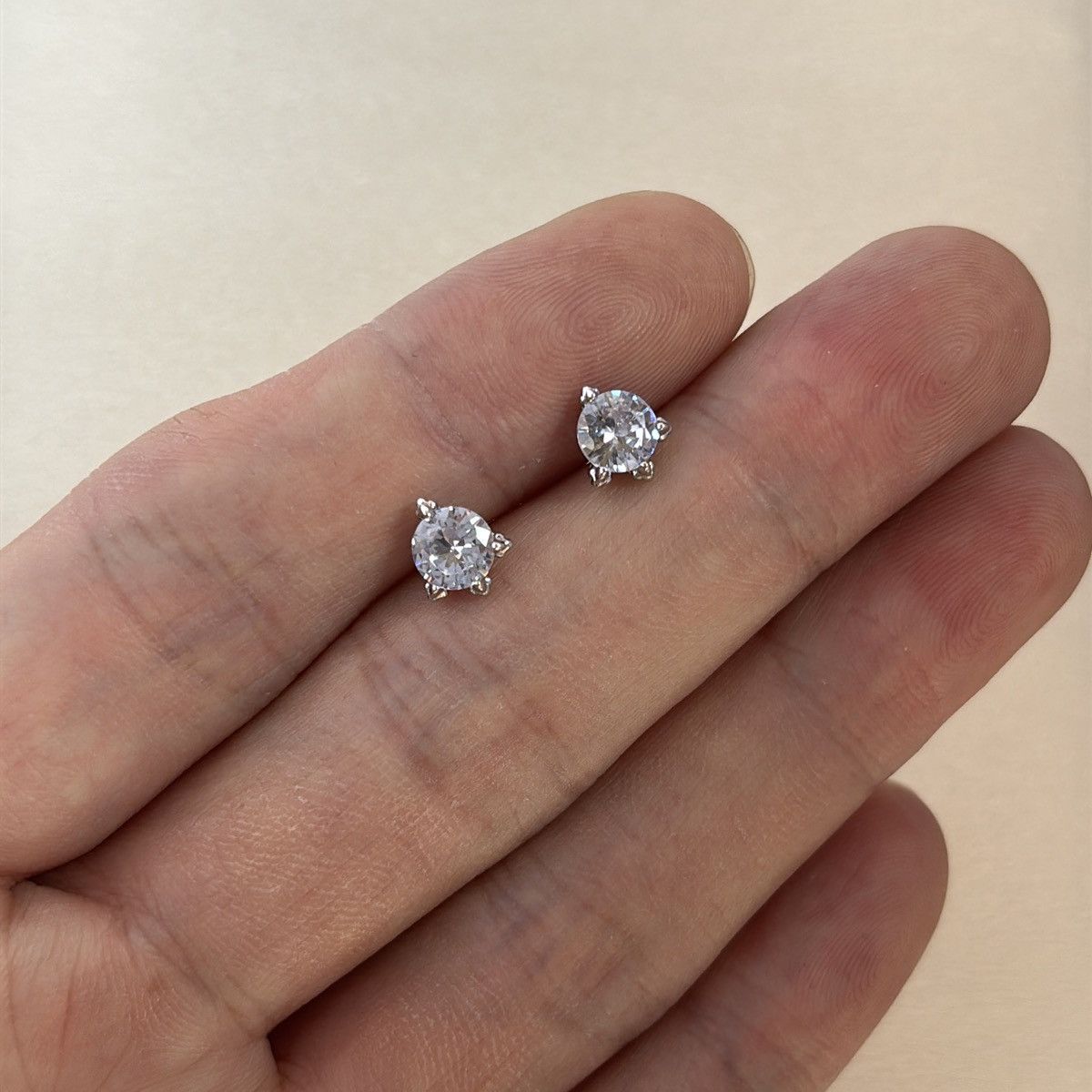 Other 6mm Dragon Claw CZ Stud Earrings for Men Women Streetwear Size ONE SIZE - 4 Thumbnail