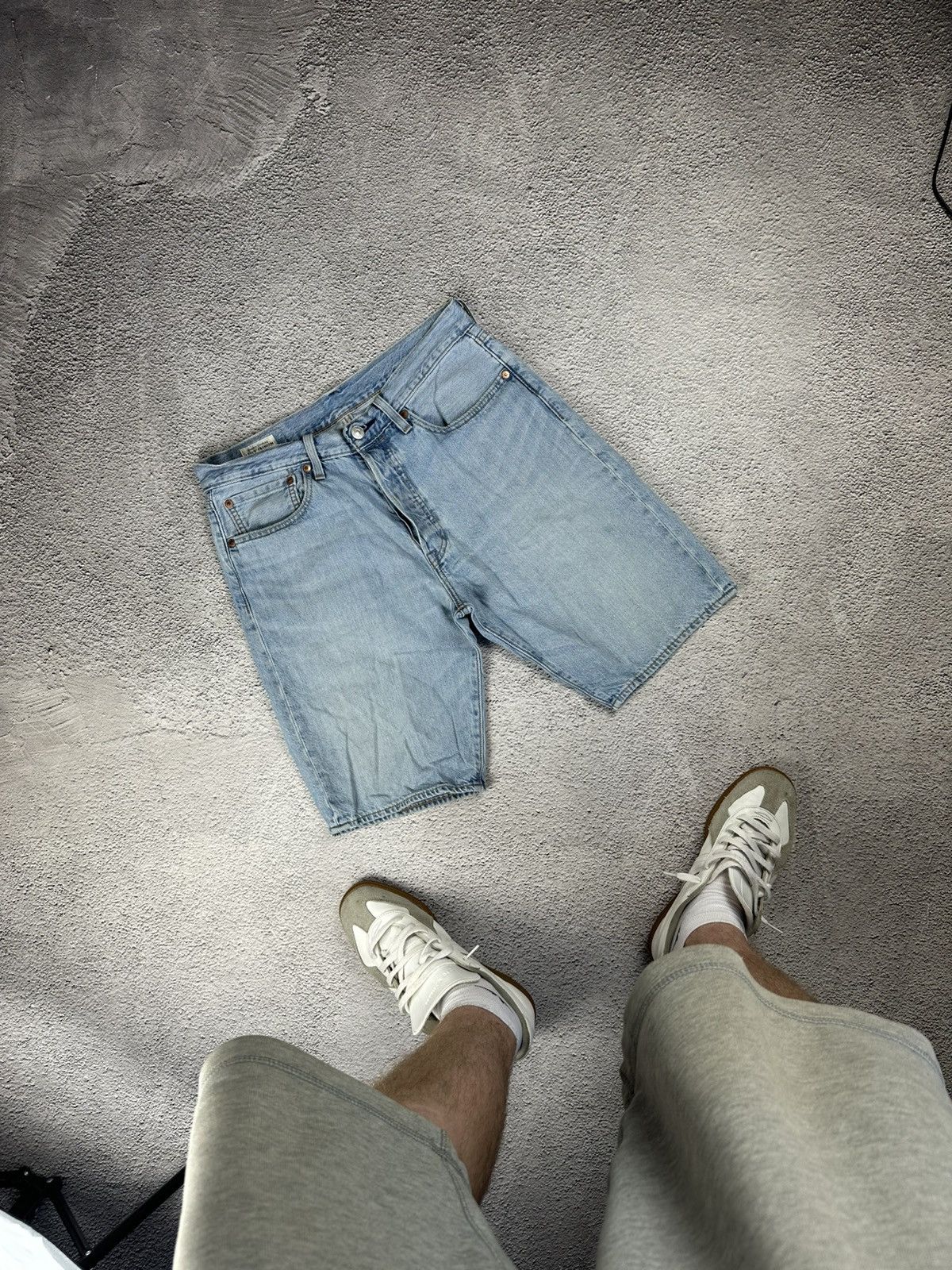 Levi's Vintage Clothing Vintage Levi’s 501 Washed Denim Blue Short Y2K Baggy Style Size US 31 - 2 Thumbnail