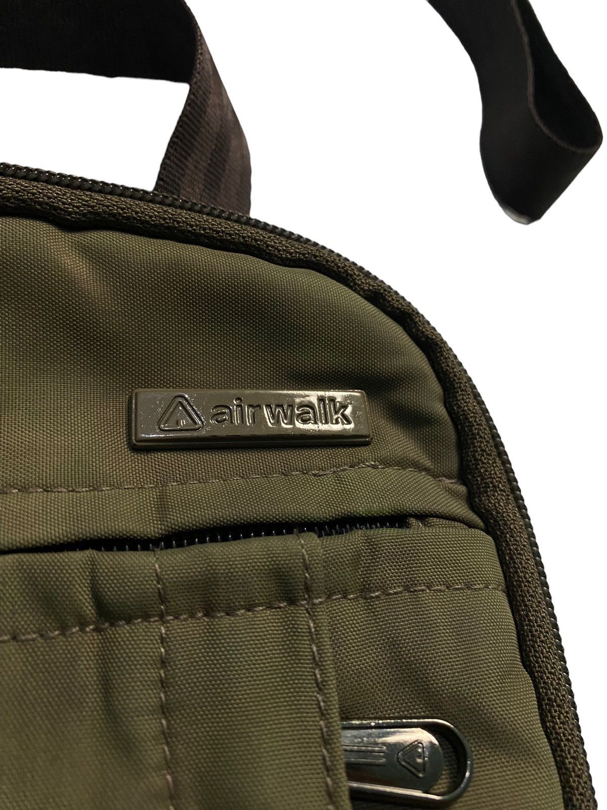 Airwalk × Vintage 🔥HOT ITEM🔥 AIRWALK sling bag excellent condition Size ONE SIZE - 5 Thumbnail