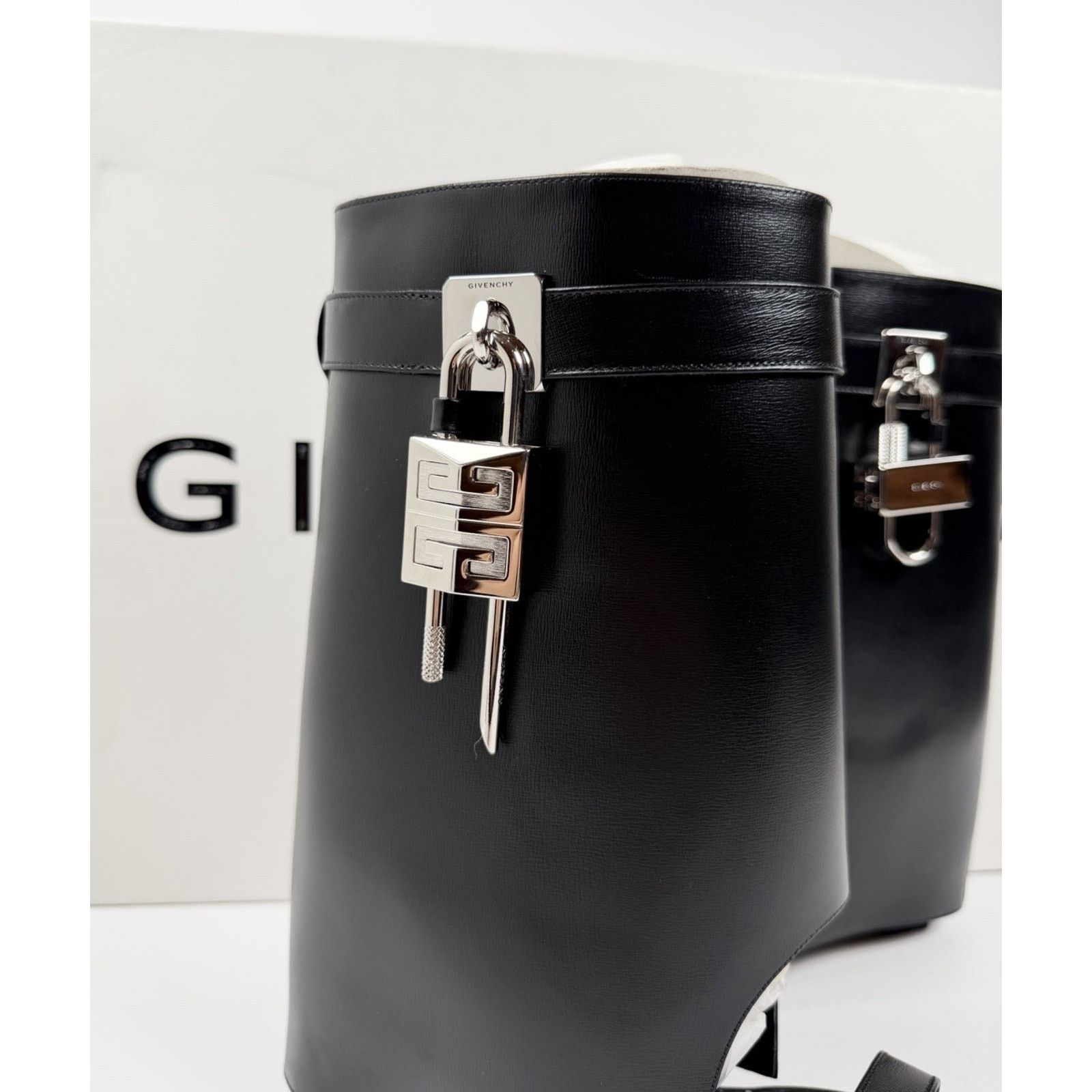 Givenchy Size 37EU/7 - Givenchy Shark Lock Ankle Boots Leather Size US 7 / IT 37 - 2 Thumbnail