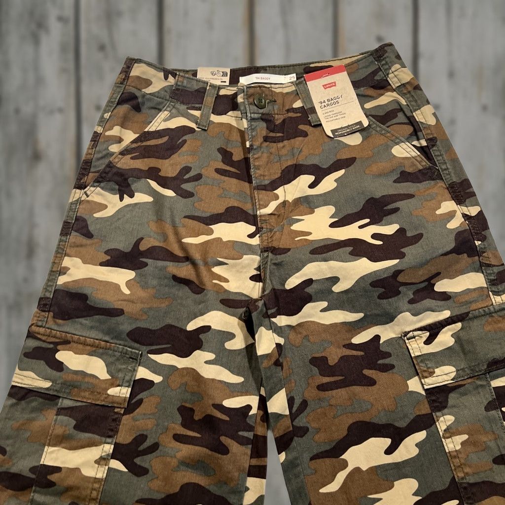 Levi's Levi's Women ’94 Baggy 25x30 Camo Cargo Mid Rise Loose Hip Thigh Adjust Hem NWT Jeans Shirt Size ONE SIZE - 1 Thumbnail