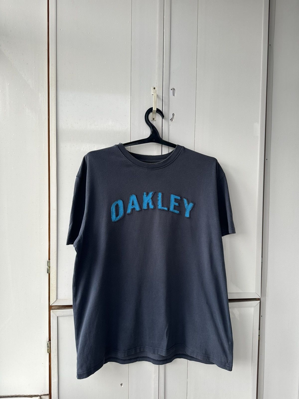 Oakley Vintage Oakley T-shirt Big Blue Logo Size US XL / EU 56 / 4 - 1 Thumbnail