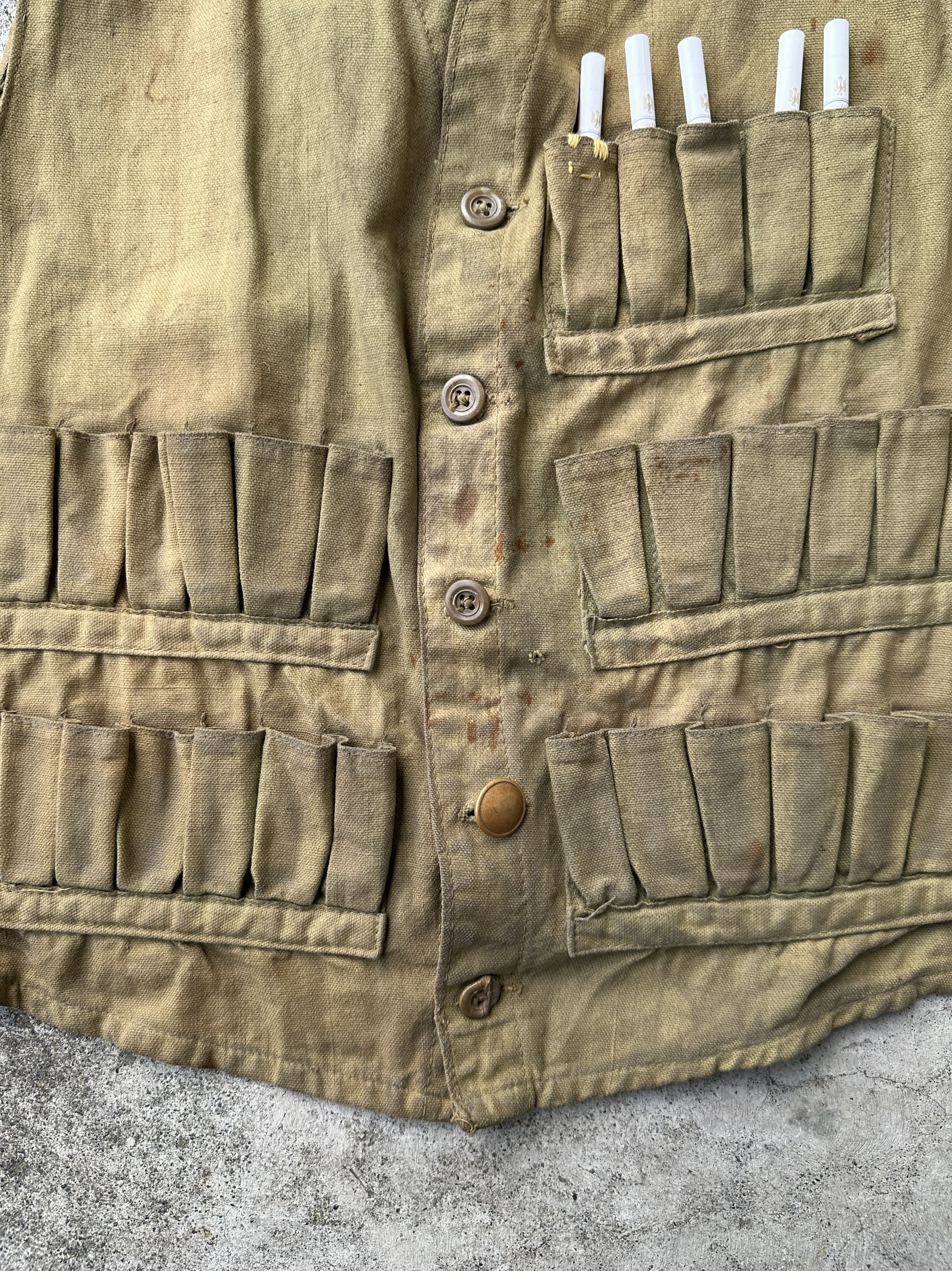 Vintage 1930s Trashed dirty Duck hunting Vest tiger camo bucket Size US M / EU 48-50 / 2 - 5 Thumbnail