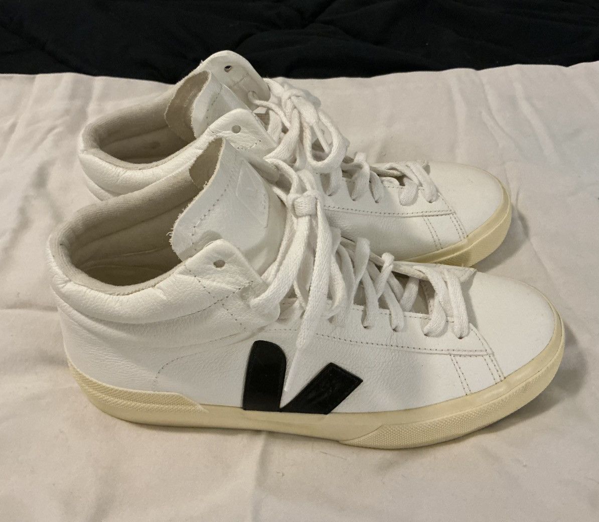 Veja Veja White Leather High-Top Sneakers – Black V Logo Size US 8 / EU 41 - 1 Thumbnail