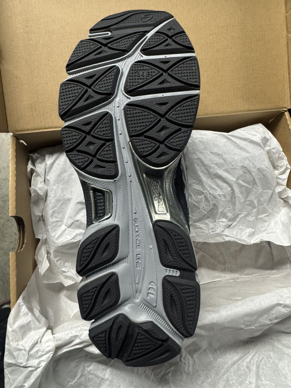 Asics Asics Black and Grey Gel NYC Size US 7.5 / EU 40-41 - 4 Thumbnail