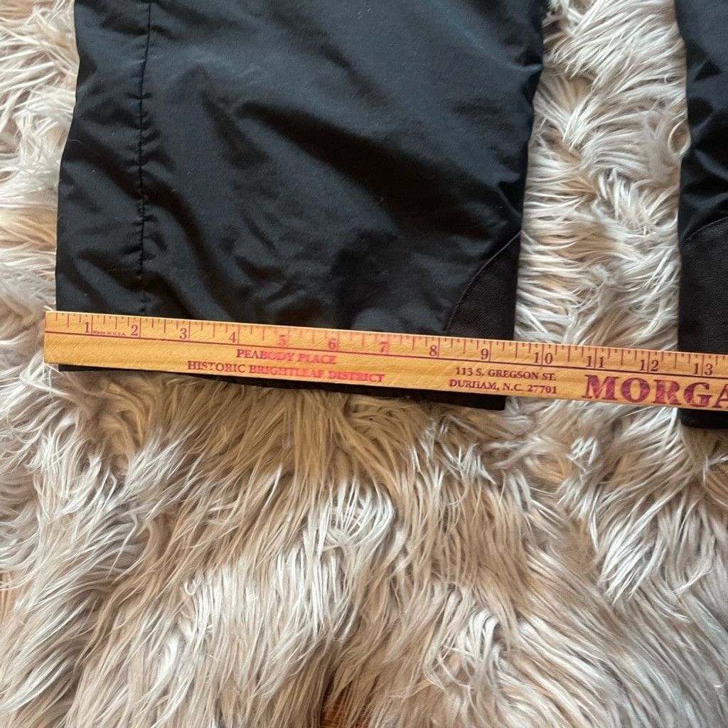 Columbia Columbia Snow Pants w/ straps fits a size M(measurements) Size US M / EU 48-50 / 2 - 7 Thumbnail
