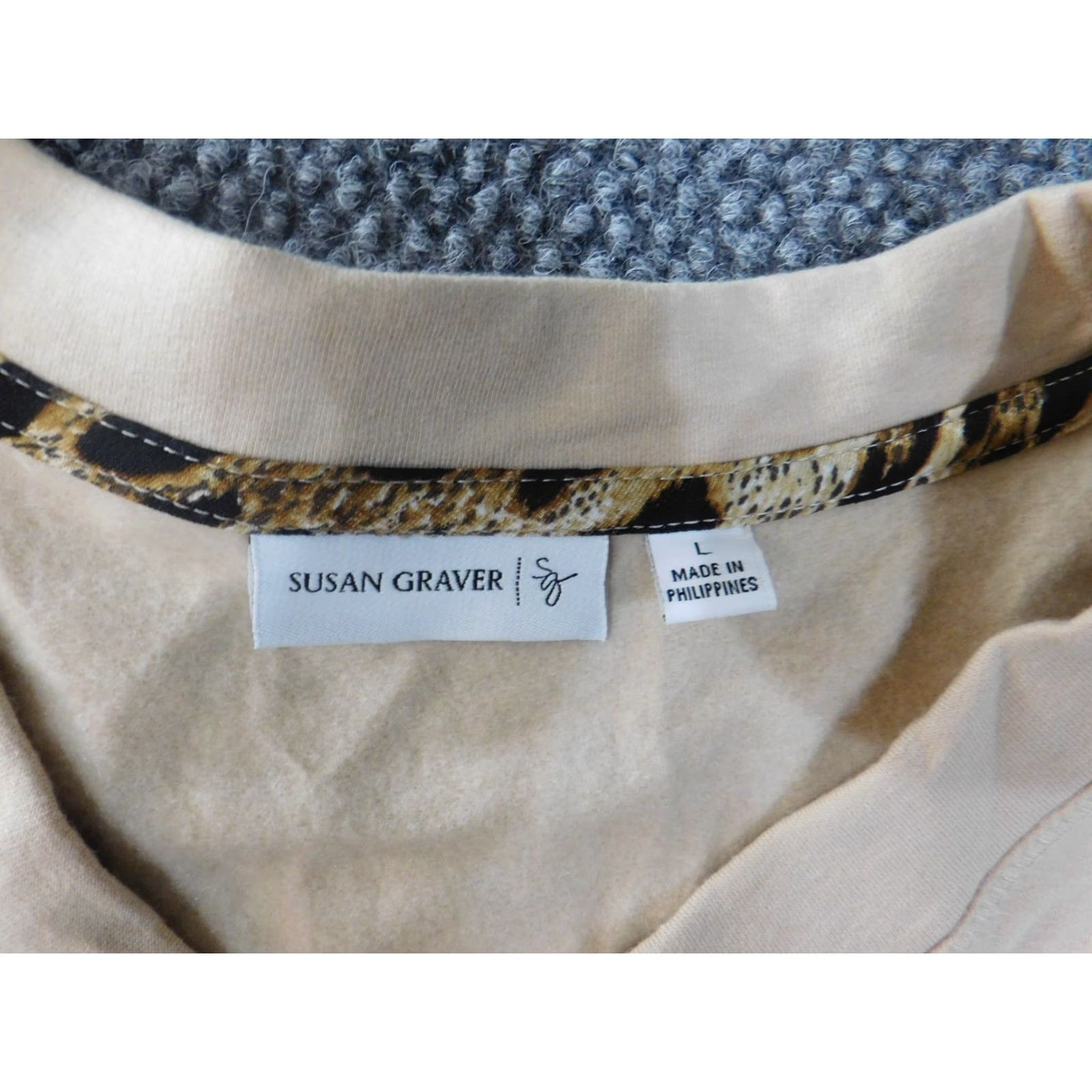 Vintage Susan Graver Blouse Tunic Shirt Womens L Beige Knit Stretch V-Neck Pullover Casual Pockets Cotton Polyester Spandex Knit Short for Spring Summer Size L / US 10 / IT 46 - 6 Thumbnail