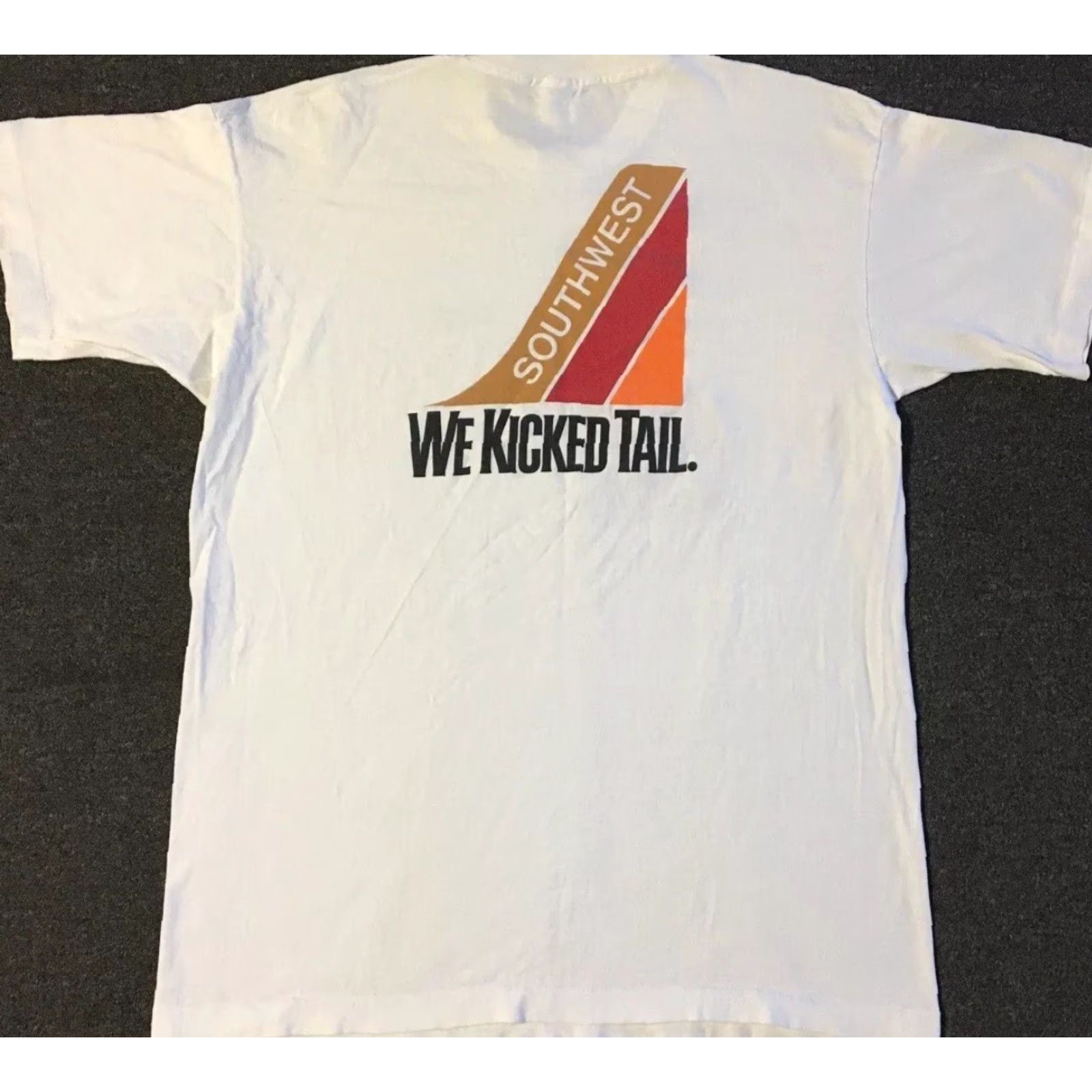 Vintage VINTAGE Southwest Airlines We Kicked Tail Shirt XL White Single Stitch T-Shirt Men 80s 90s Grunge Planes Humor Promo A5 Size US XL / EU 56 / 4 - 2 Thumbnail