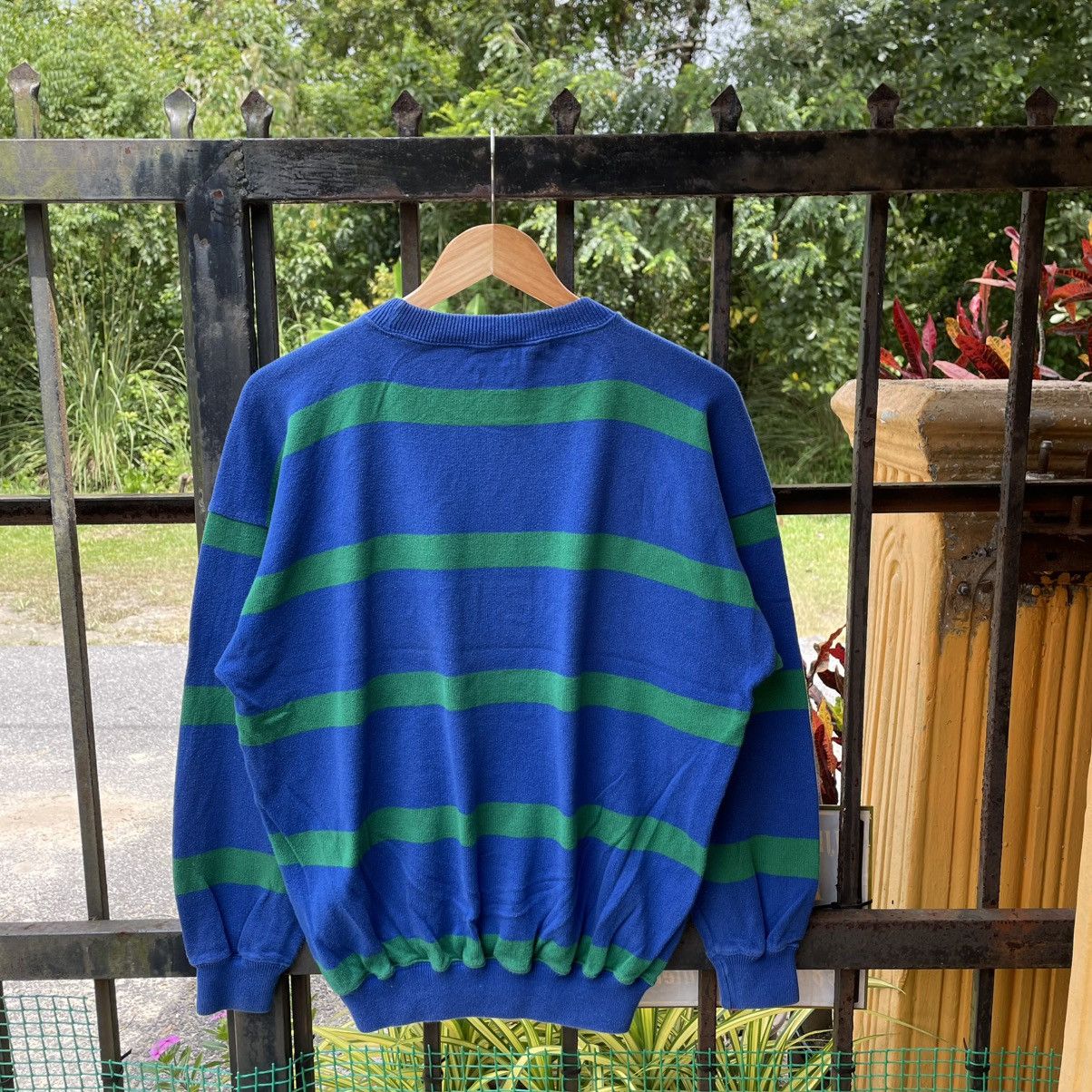 Benetton 🔥Vintage Benetton Embroidered Spellout Striped Sweatshirts Size US M / EU 48-50 / 2 - 2 Thumbnail