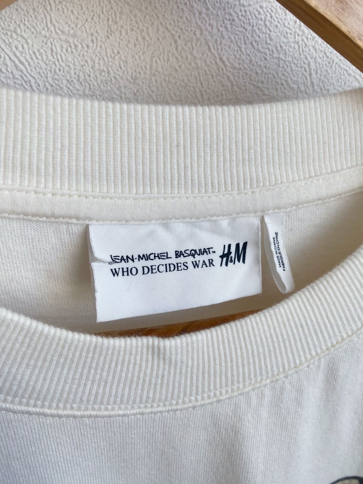 H&M × Jean-Michel Basquiat × Who Decides War WHO DECIDES WAR x BASQUIAT x H&M LONG SLEEVE RELAXED T-SHIRT Size US M / EU 48-50 / 2 - 11 Thumbnail