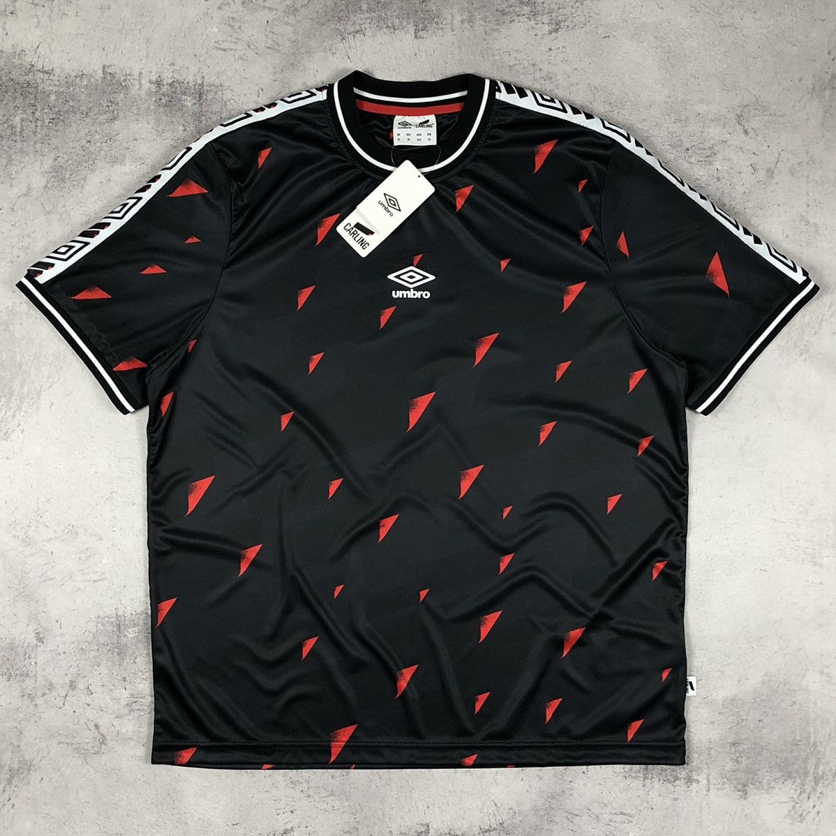 Umbro Umbro Carling Soccer Jersey BNWT Size US XL / EU 56 / 4 - 1 Thumbnail