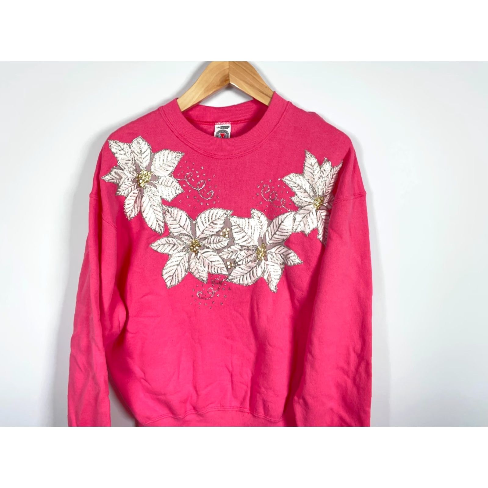Vintage VINTAGE Munsingwear Sweatshirt Women's Large Pink Poinsettia Christmas Floral Decal Crew Neck Pullover 50-50 Cotton-Polyester Size L / US 10 / IT 46 - 4 Thumbnail