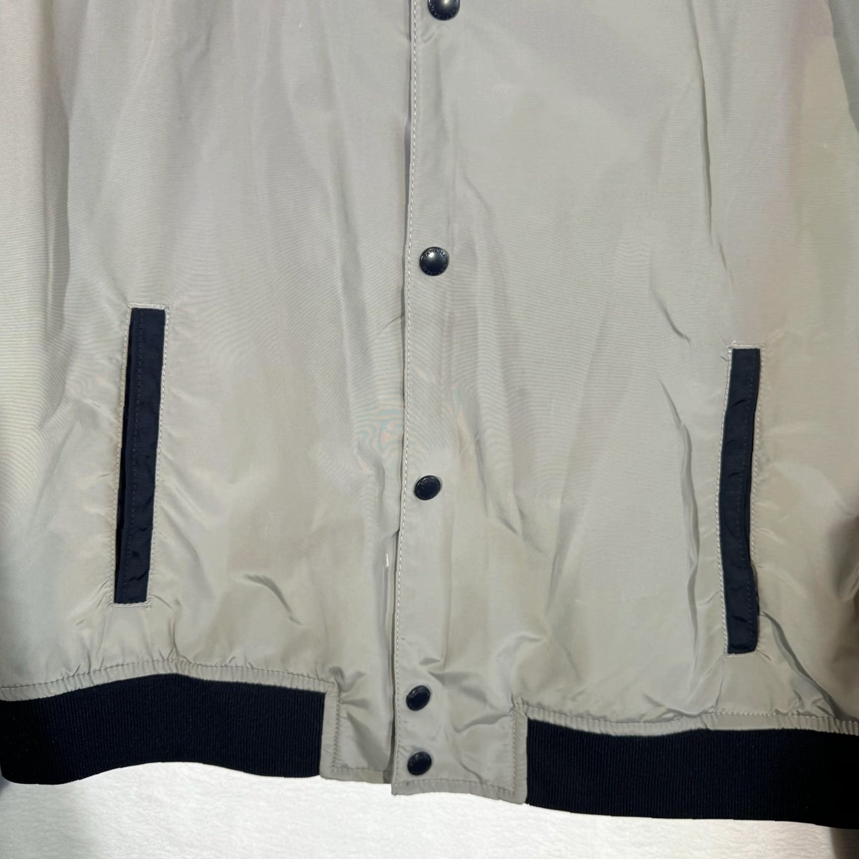 Banana Republic Banana Republic Jacket Mens XL Gray Navy Blue Bomber Varsity Snap Front Snaps Front Lined Pockets Lightweight Regular Softshell Size US XL / EU 56 / 4 - 7 Thumbnail