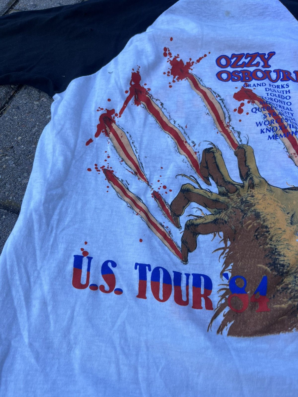 Vintage Ozzy Osbourne 1984 Vintage Bark At The Moon Rock Concert Tee Size US L / EU 52-54 / 3 - 8 Thumbnail