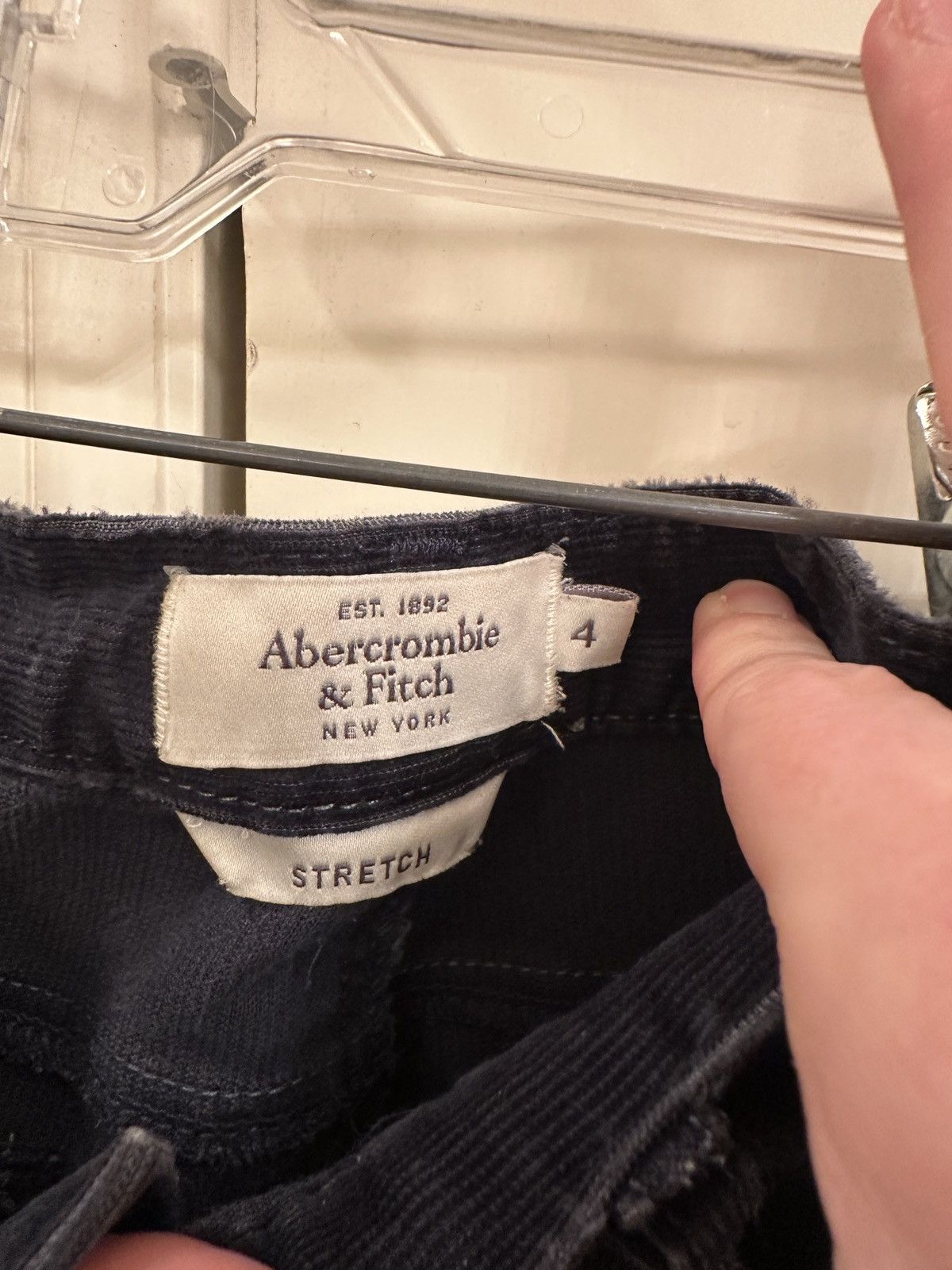 Abercrombie & Fitch Women’s Abercrombie & Fitch navy blue corduroy pants. Size 4 Size 27" / US 4 / IT 40 - 4 Thumbnail