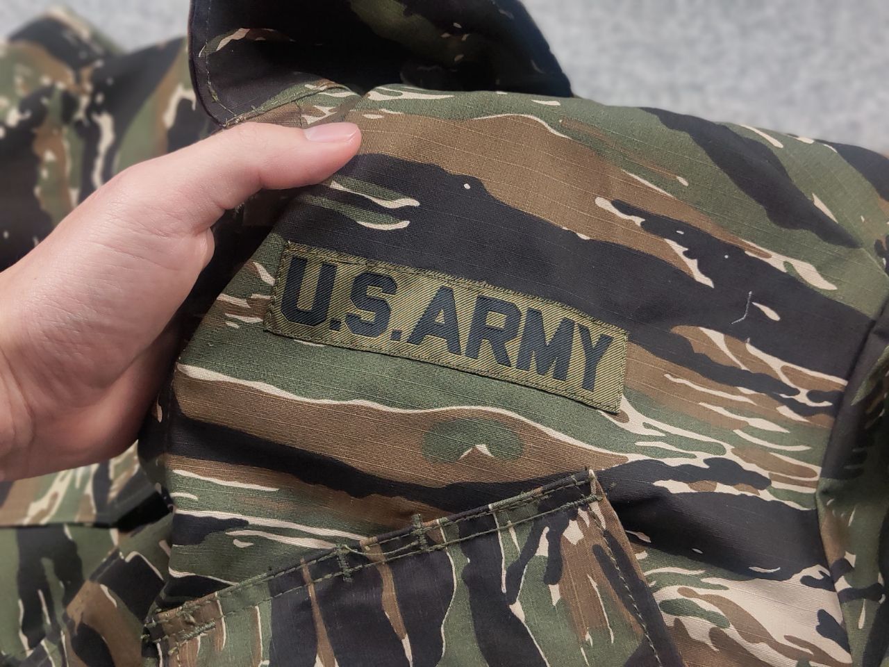 Vintage Vintage US Army Tiger Stripe Camo Combat Military Jacket Size US L / EU 52-54 / 3 - 11 Thumbnail