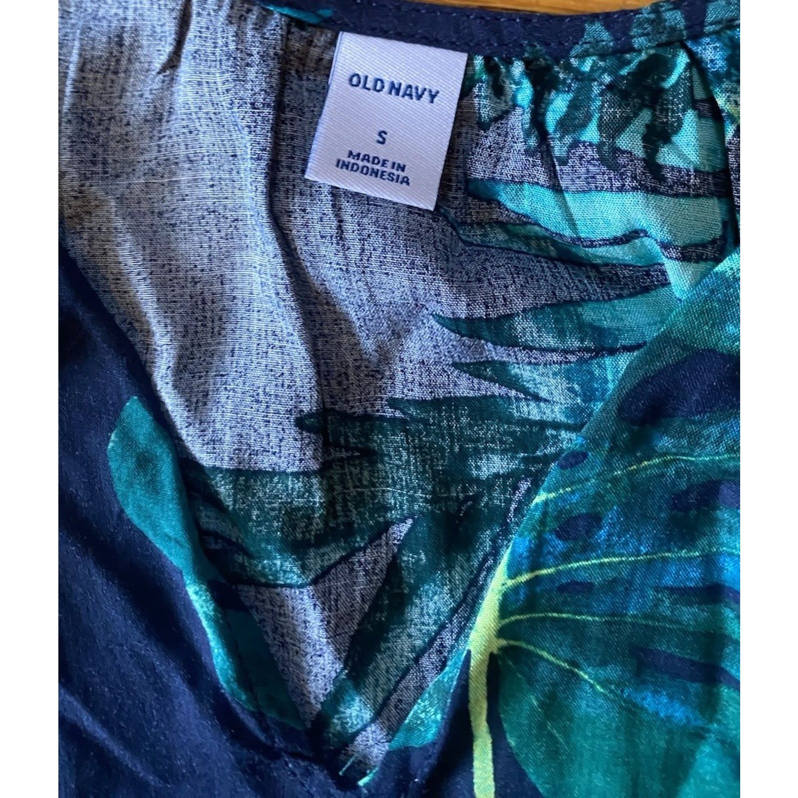 Old Navy NWT Old Navy Tropical Blue Tank Shirt Women’s S $25 Size S / US 4 / IT 40 - 2 Thumbnail