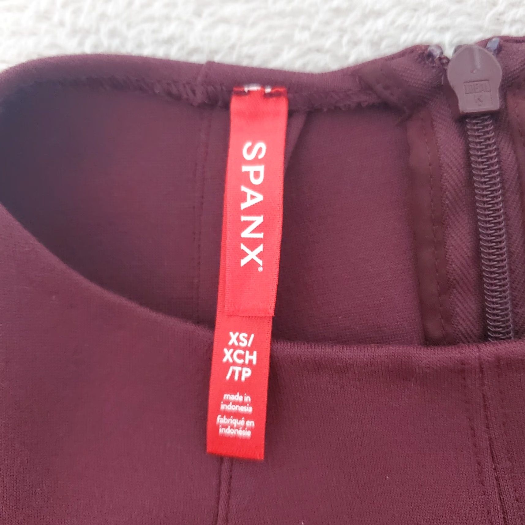 Spanx Spanx The Perfect Funnel Top Women S Chianti Red Short Sleeve Stretch Back Zip Size S / US 4 / IT 40 - 3 Thumbnail