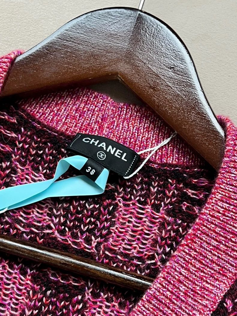 Chanel Chanel Rose-red plaid V-neck cashmere knitted vest Size XS / US 0-2 / IT 36-38 - 4 Thumbnail