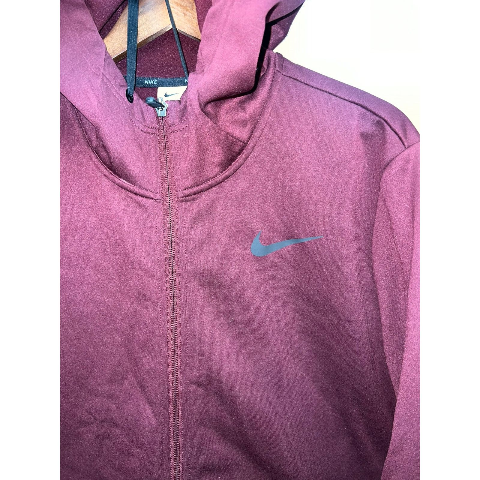 Vintage Nike Therma Fit Hoodie Training Dri Fit Maroon Red XL Size US XL / EU 56 / 4 - 2 Thumbnail