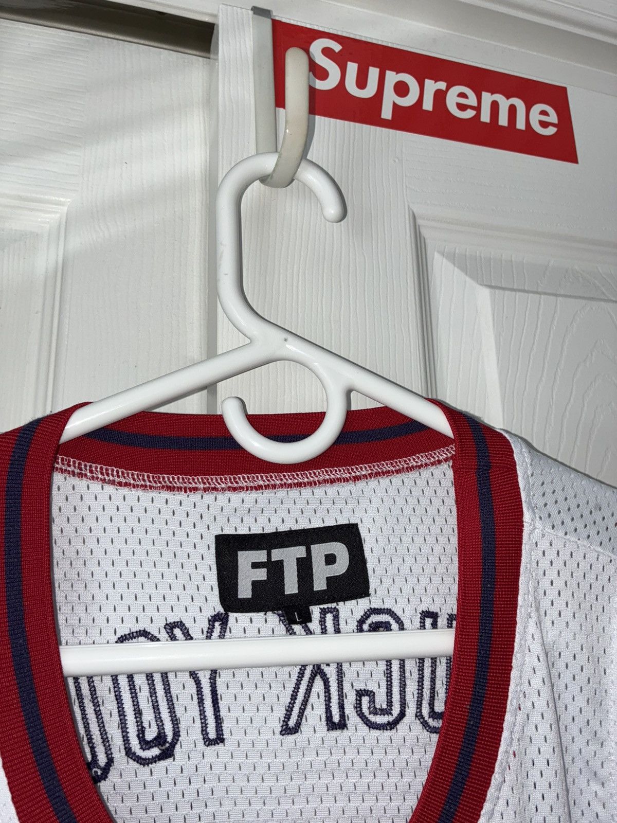 Fuck The Population × Thrasher FTP x THRASHER WHITE BASKETBALL JERSEY SIZE L Size US L / EU 52-54 / 3 - 5 Thumbnail