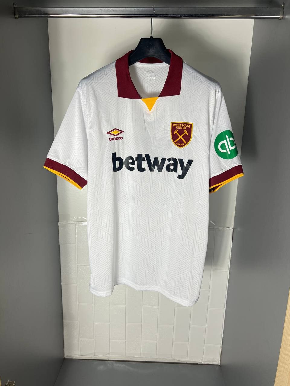 Umbro VINTAGE UMBRO FC WEST HAM UNITED ENGLAND SOCCER JERSEY Y2K Size US XXL / EU 58 / 5 - 2 Thumbnail