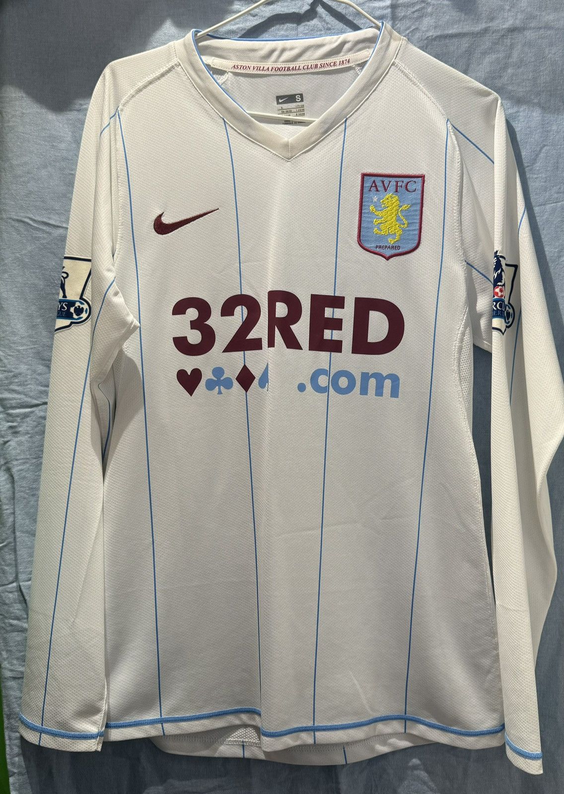 Nike Aston Villa 08/09 player issue L/S away shirt #7 Young Size US S / EU 44-46 / 1 - 1 Thumbnail