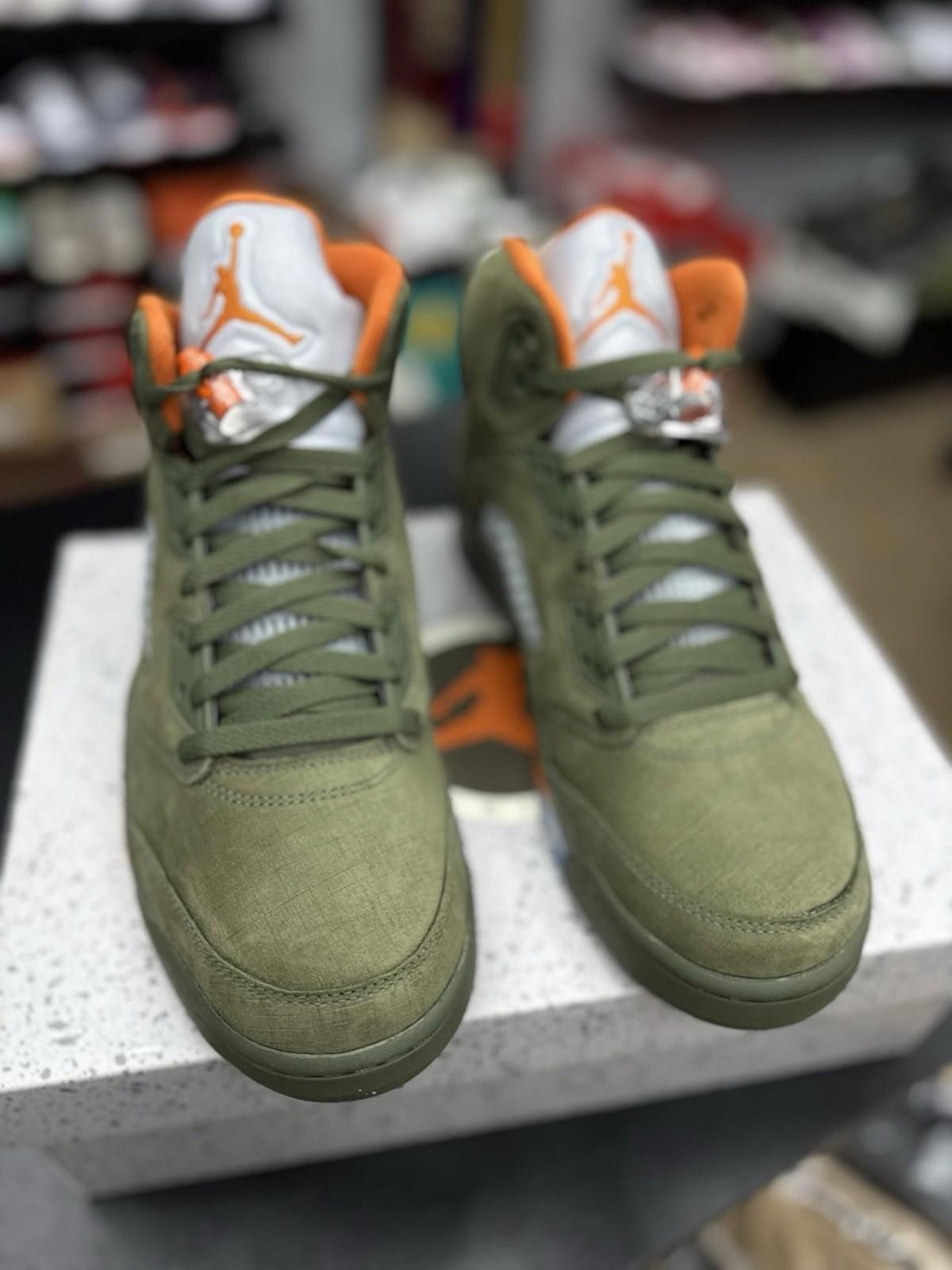 Jordan Brand Air Jordan 5 Retro 2024 Olive Men's Size (10) Sneakers Size US 10 / EU 43 - 4 Thumbnail